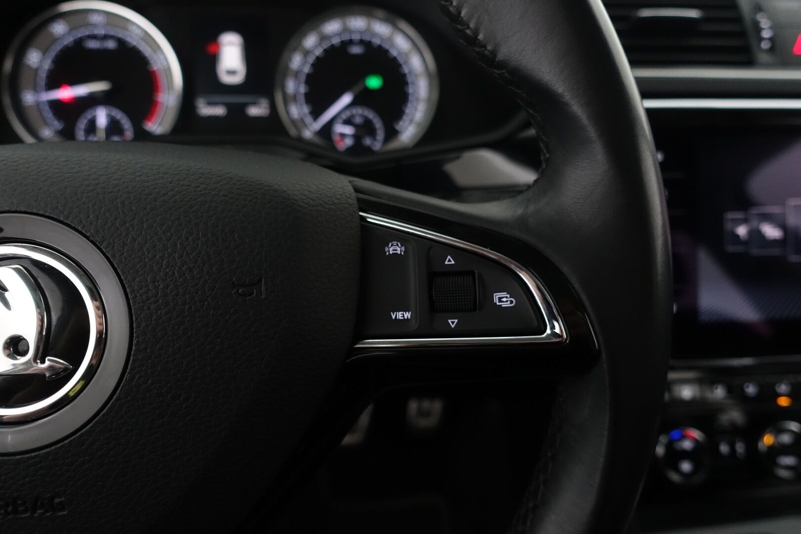 Skoda Superb 2019 Combi 1,5 TSI ACT L&K BusinessLine DSG Autom. - | ACC | Webasto | Hierovat & Ilmastoidut Muistinahat | Panoraama | Canton | Kamera | Keyless | Navi | AppleCarPlay | BLIS | 2X Renkaat & Vanteet |