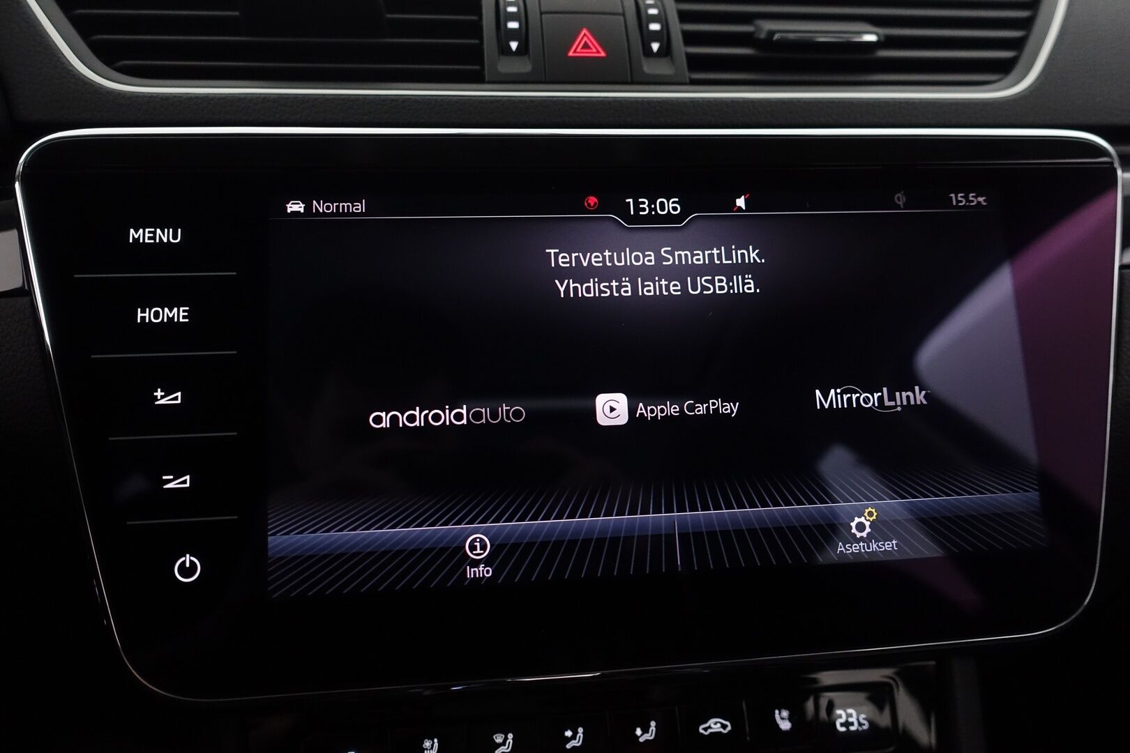 Skoda Superb 2019 Combi 1,5 TSI ACT L&K BusinessLine DSG Autom. - | ACC | Webasto | Hierovat & Ilmastoidut Muistinahat | Panoraama | Canton | Kamera | Keyless | Navi | AppleCarPlay | BLIS | 2X Renkaat & Vanteet |