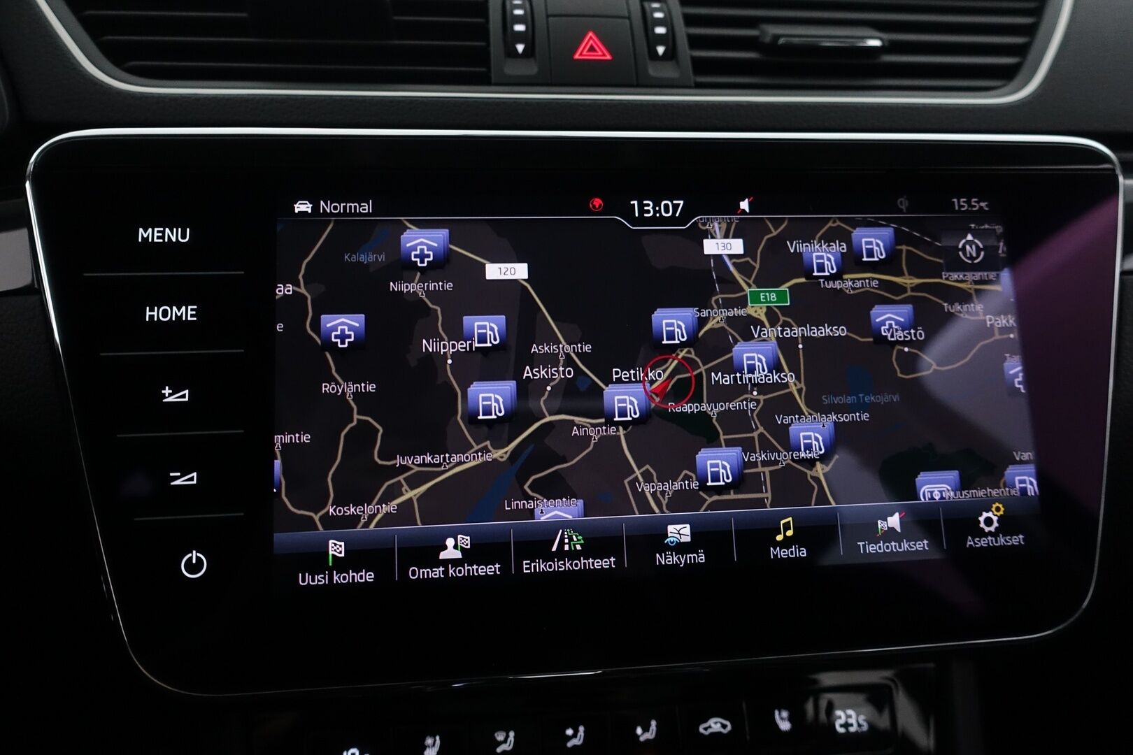 Skoda Superb 2019 Combi 1,5 TSI ACT L&K BusinessLine DSG Autom. - | ACC | Webasto | Hierovat & Ilmastoidut Muistinahat | Panoraama | Canton | Kamera | Keyless | Navi | AppleCarPlay | BLIS | 2X Renkaat & Vanteet |