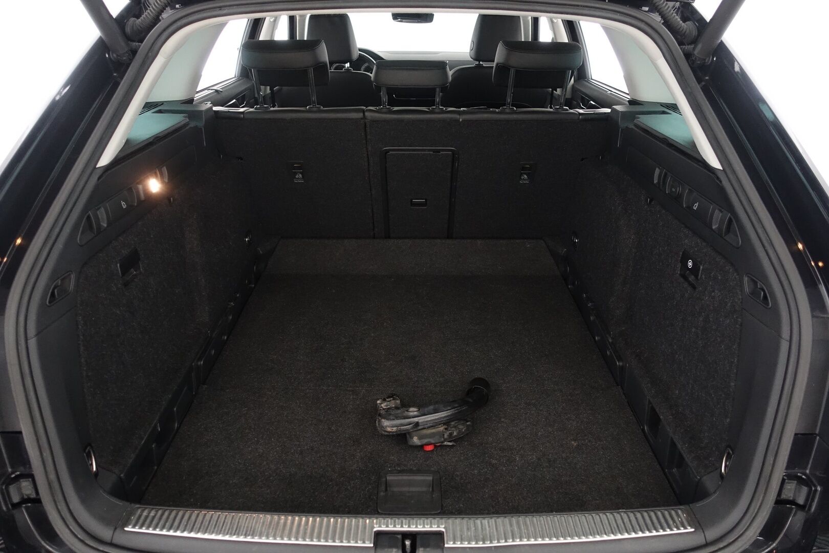 Skoda Superb 2019 Combi 1,5 TSI ACT L&K BusinessLine DSG Autom. - | 1 Om. Suomi-Auto | ACC | Webasto | Hierovat & Ilmastoidut Muistinahat | Panoraama | Canton | Kamera | Keyless | Navi | AppleCarPlay | BLIS | 2X Renkaat & Vanteet |