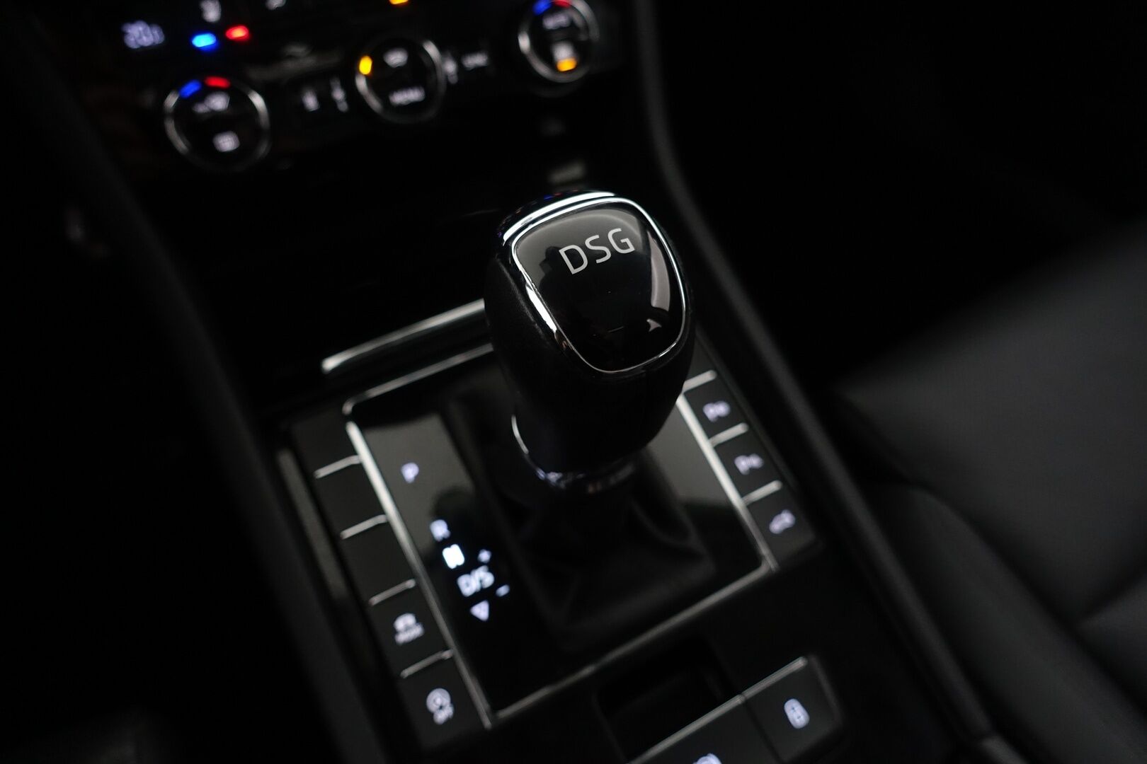 Skoda Superb 2019 Combi 1,5 TSI ACT L&K BusinessLine DSG Autom. - | ACC | Webasto | Hierovat & Ilmastoidut Muistinahat | Panoraama | Canton | Kamera | Keyless | Navi | AppleCarPlay | BLIS | 2X Renkaat & Vanteet |