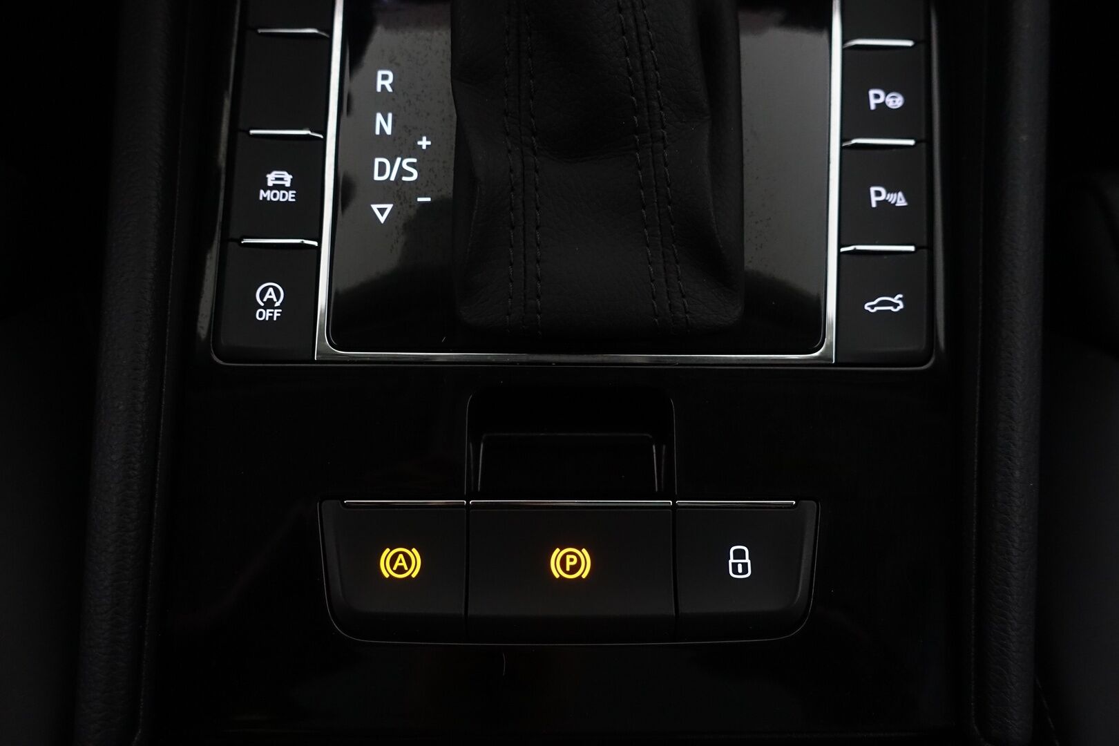 Skoda Superb 2019 Combi 1,5 TSI ACT L&K BusinessLine DSG Autom. - | ACC | Webasto | Hierovat & Ilmastoidut Muistinahat | Panoraama | Canton | Kamera | Keyless | Navi | AppleCarPlay | BLIS | 2X Renkaat & Vanteet |