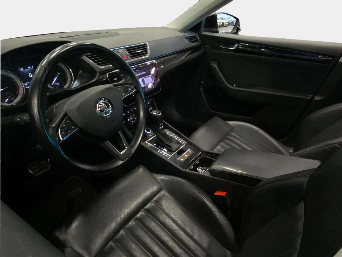Skoda Superb 2019 Combi 1,5 TSI ACT L&K BusinessLine DSG Autom. - Juuri saapunut! | Nahkasis. muistipenkeillä + tuuletus/hieronta | Panoraamakatto | ACC Stop&Go | Webasto kauko-ohj. | Canton audio | Columbus navi | Kamera | Keyless | Katveavustin |