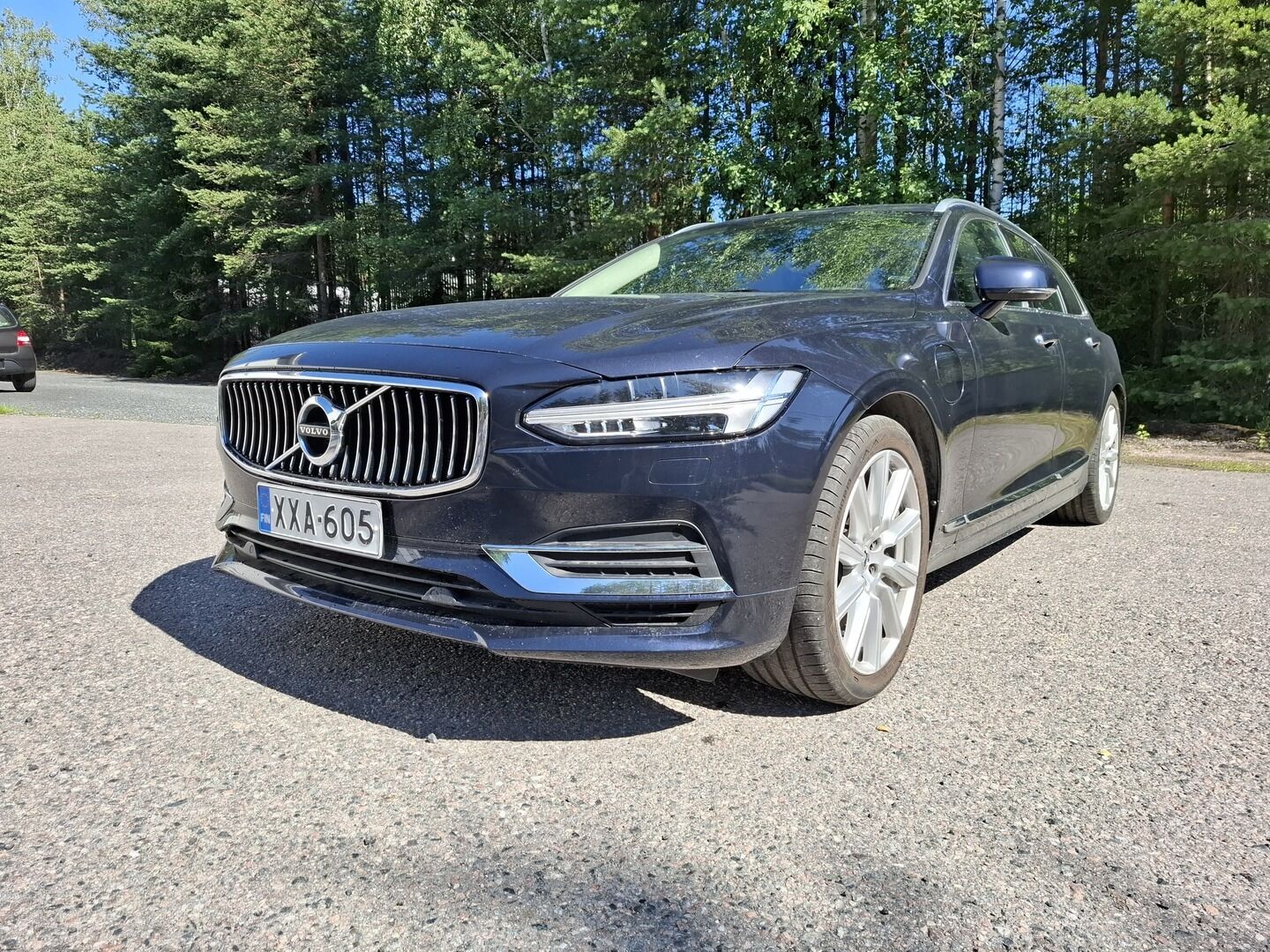 Volvo V90 2019 T8 AWD Business Inscription aut **Adapt.vakkari / Muistipenkki / Full LED / Ruskeat Sporttinahat / KeylessGo / P.kamera** - 3,99 % KORKOTARJOUS TÄHÄN AUTOON - 1.Om Suomi-auto / Kahdet renkaat aluvanteilla / Digimittaristo / BLIS / Webasto 