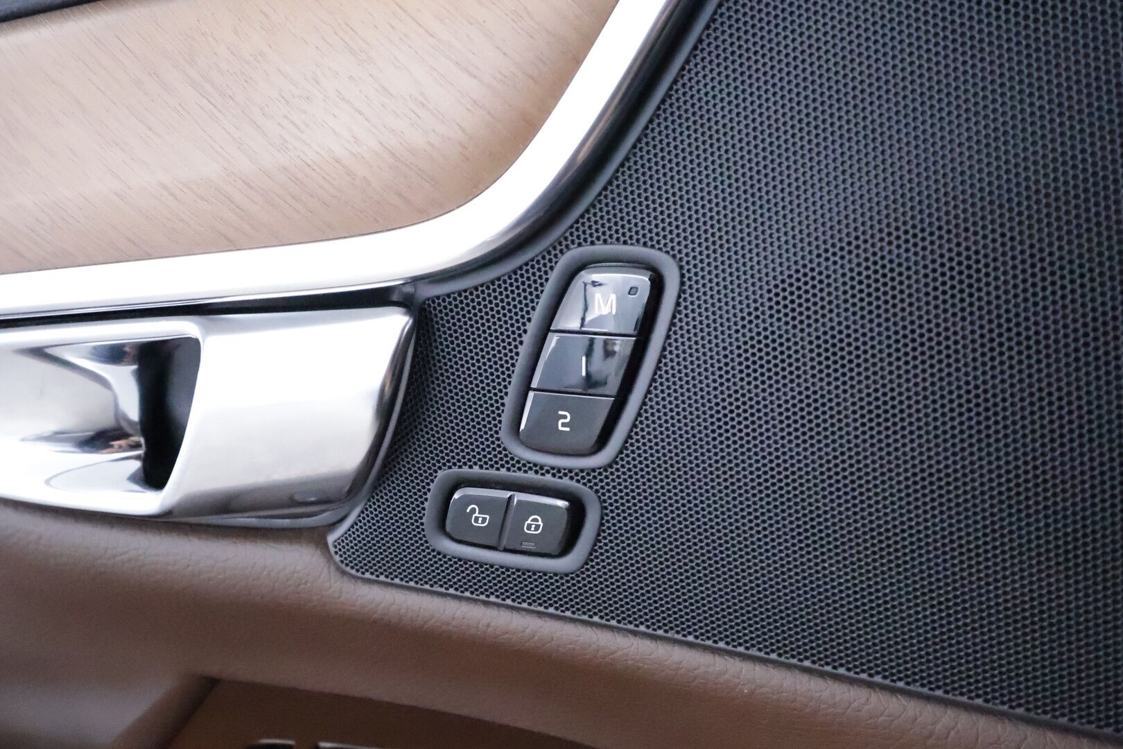 Volvo V90 2019 T8 AWD Business Inscription aut **Adapt.vakkari / Muistipenkki / Full LED / Ruskeat Sporttinahat / KeylessGo / P.kamera** - 3,99 % KORKOTARJOUS TÄHÄN AUTOON - 1.Om Suomi-auto / Kahdet renkaat aluvanteilla / Digimittaristo / BLIS / Webasto 
