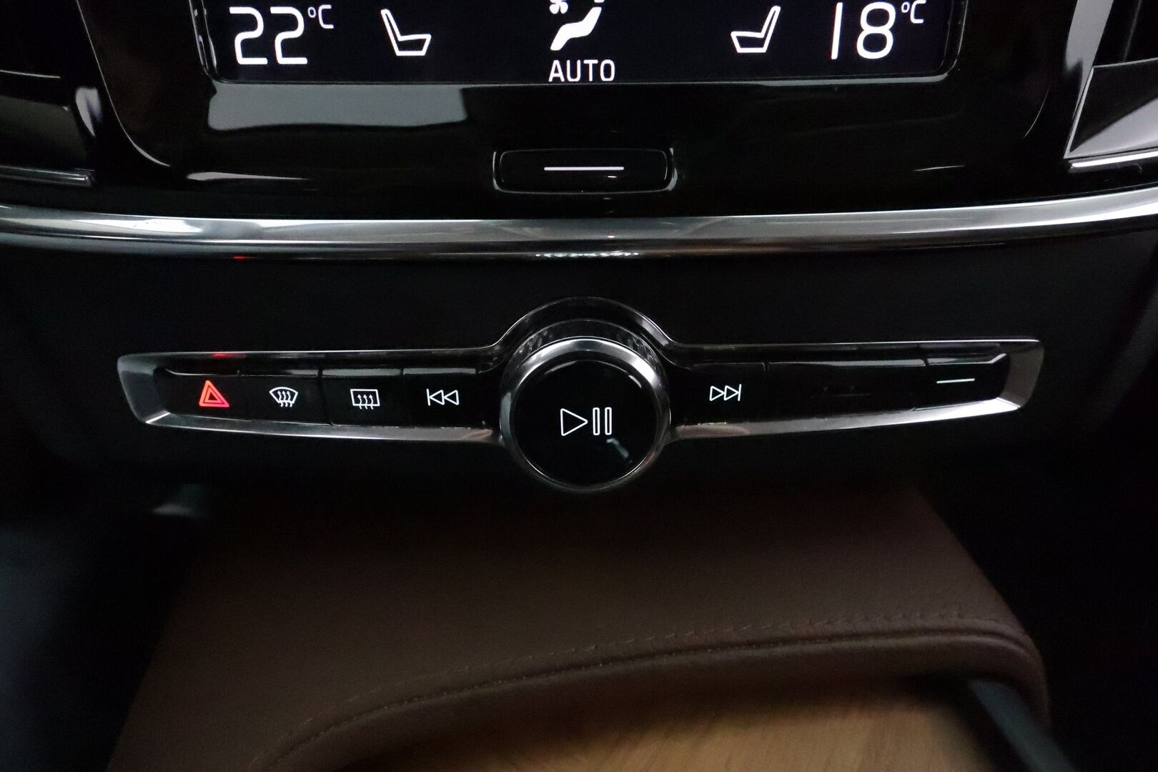 Volvo V90 2019 D4 AWD Business Inscription aut - Suomiauto / Webasto / Peruutuskamera / Full-LED / Ruskea Nahkasisusta / Muistipenkki / BLIS / Huippuvarusteet!