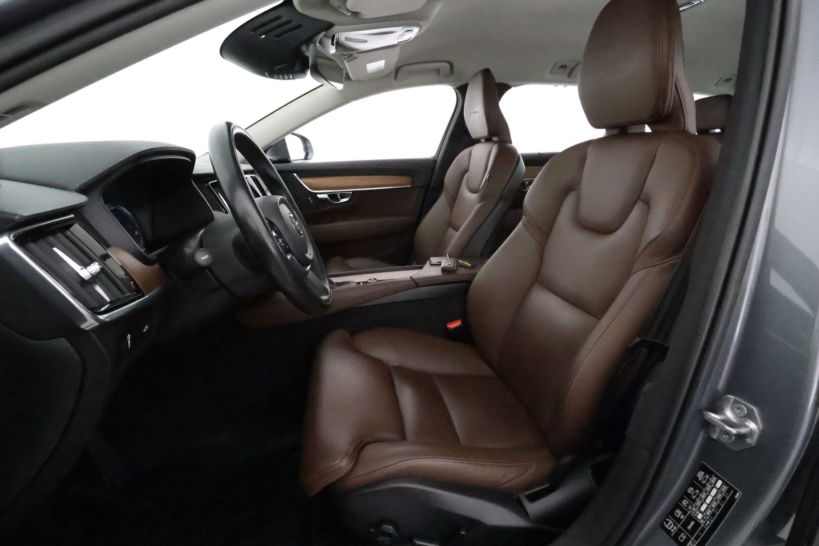 Volvo V90 2019 D4 AWD Business Inscription aut - Suomiauto / Webasto / Peruutuskamera / Full-LED / Ruskea Nahkasisusta / Muistipenkki / BLIS / Huippuvarusteet!