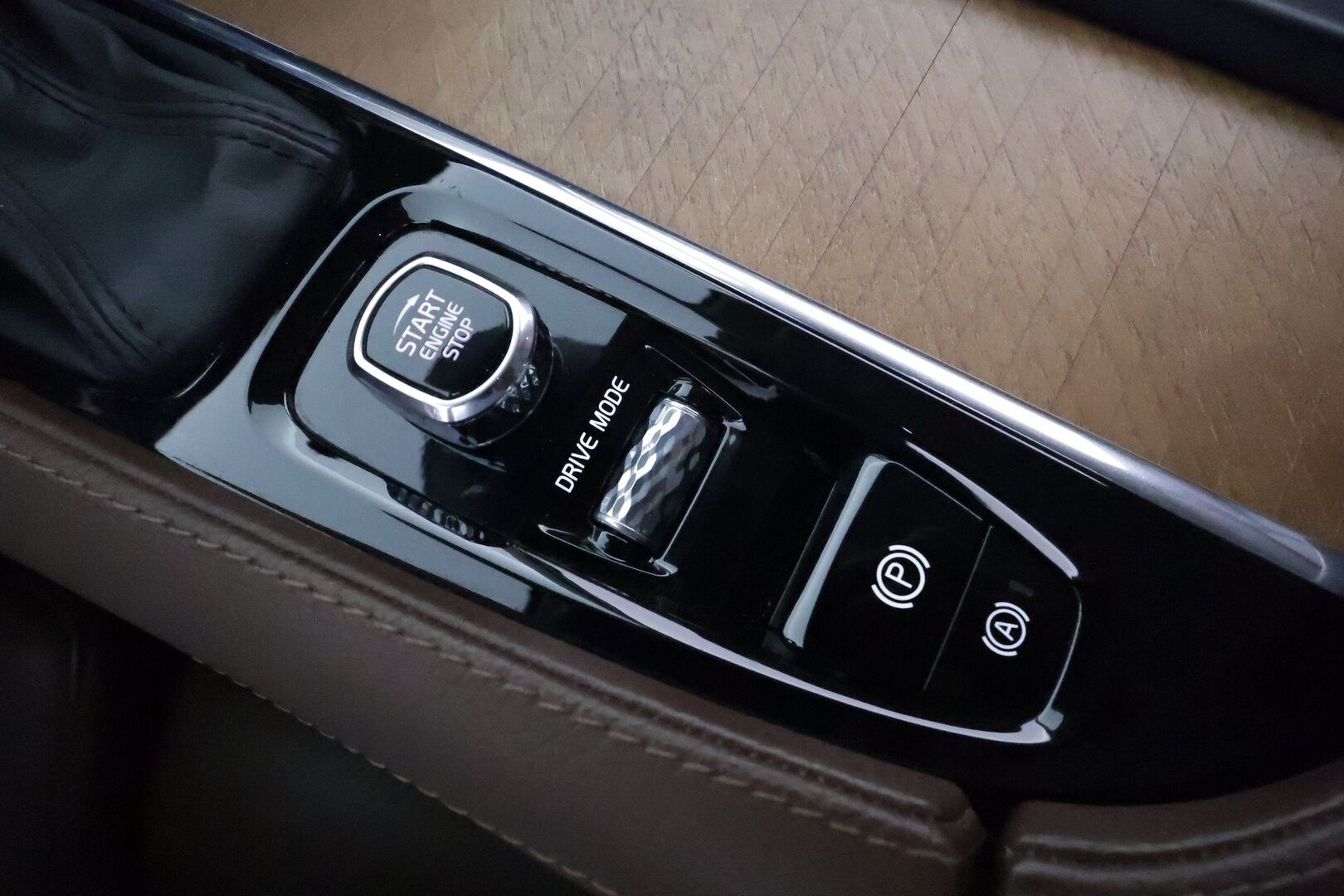 Volvo V90 2019 D4 AWD Business Inscription aut - Suomiauto / Webasto / Peruutuskamera / Full-LED / Ruskea Nahkasisusta / Muistipenkki / BLIS / Huippuvarusteet!