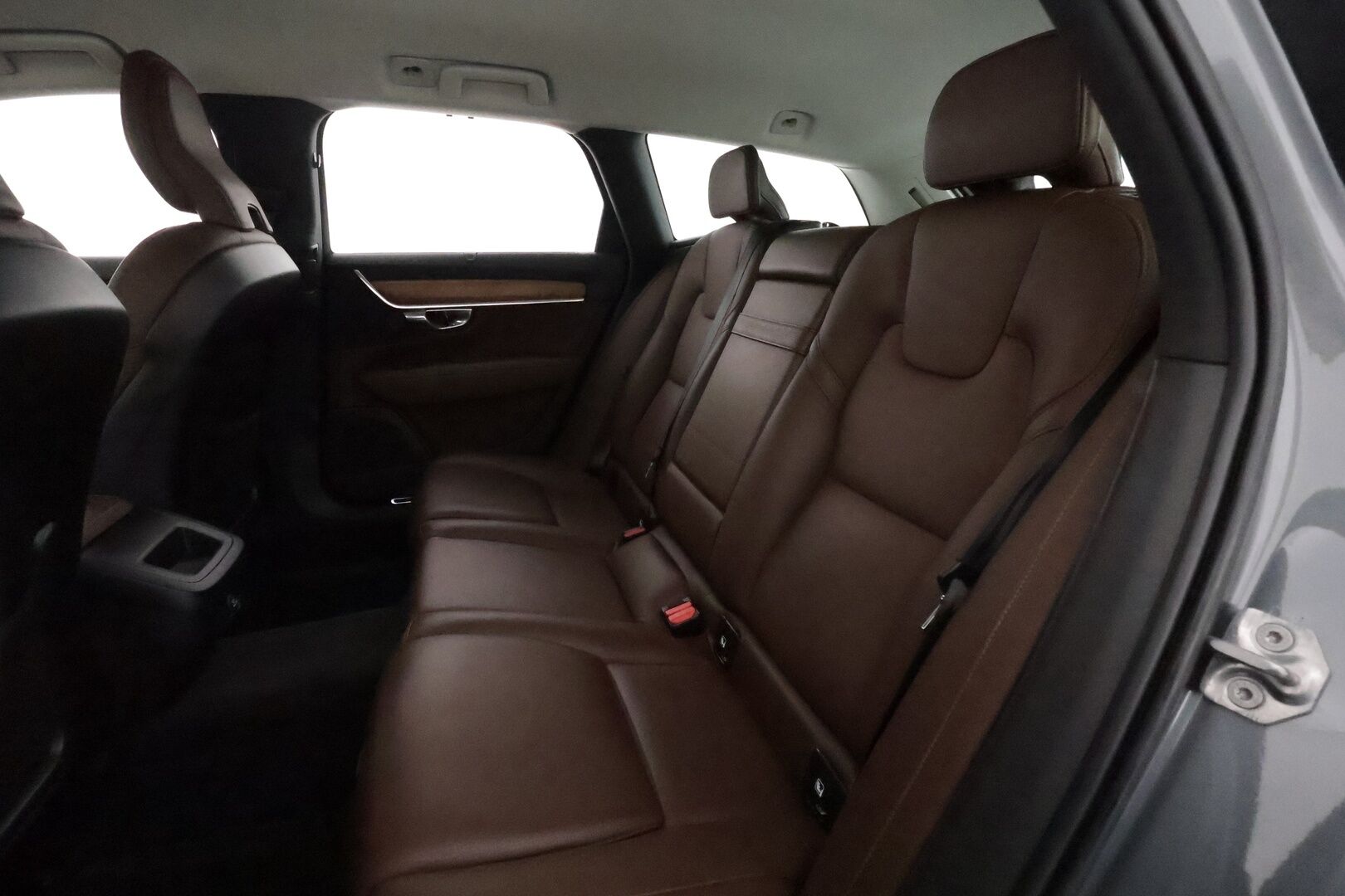 Volvo V90 2019 D4 AWD Business Inscription aut - Suomiauto / Webasto / Peruutuskamera / Full-LED / Ruskea Nahkasisusta / Muistipenkki / BLIS / Huippuvarusteet!