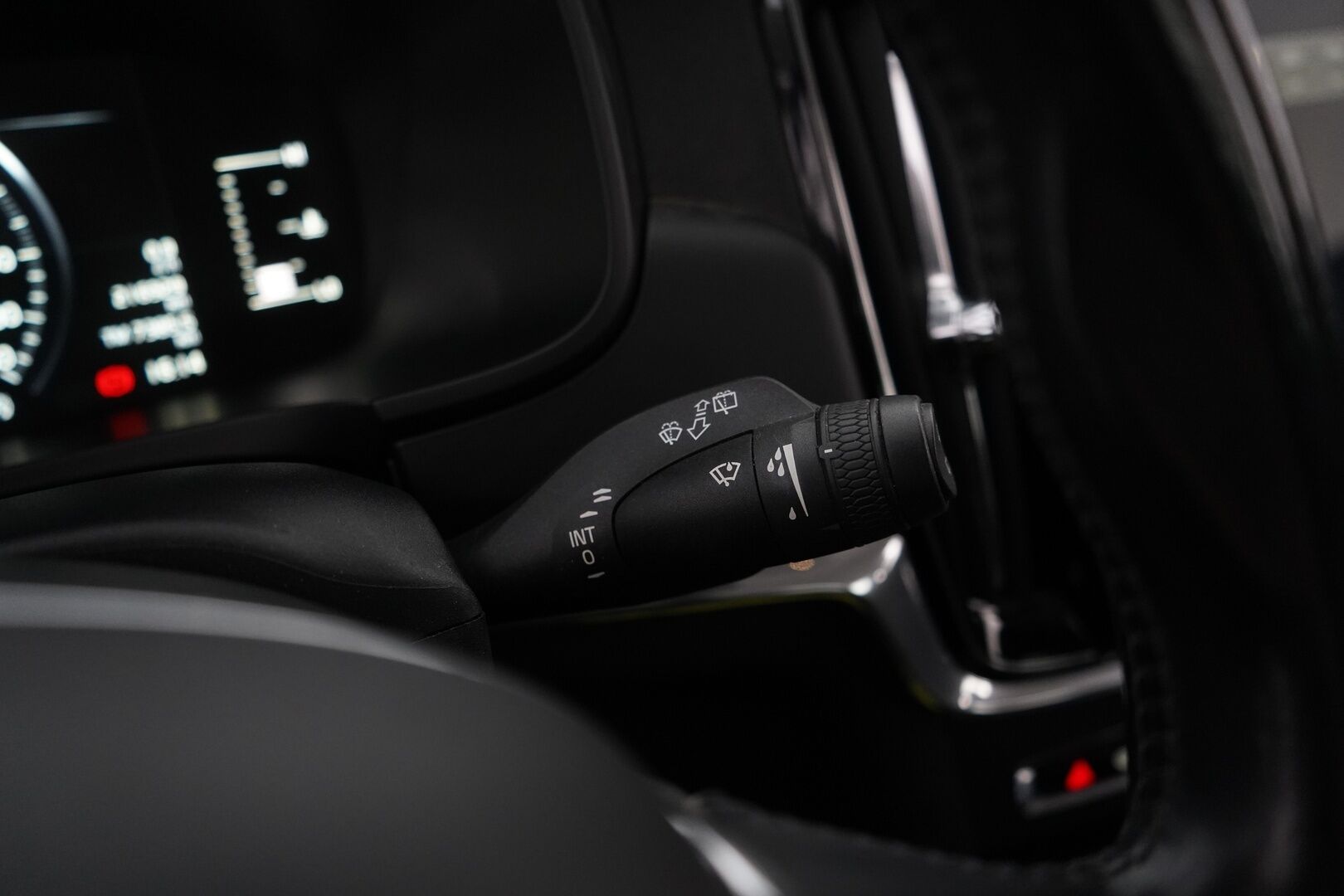 Volvo V90 2018 D3 AWD Momentum Aut. *ACC / Webasto / Vetokoukku / Osasähkö* - KATSO HINTA! / Kahdet todella hyvät renkaat alumiinivantein / Viimeisin huolto 215tkm