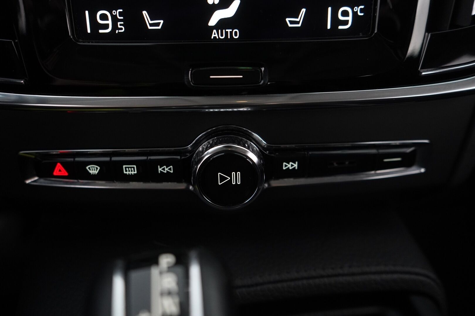 Volvo V90 2018 D3 AWD Momentum Aut. *ACC / Webasto / Vetokoukku / Osasähkö* - KATSO HINTA! / Kahdet todella hyvät renkaat alumiinivantein / Viimeisin huolto 215tkm