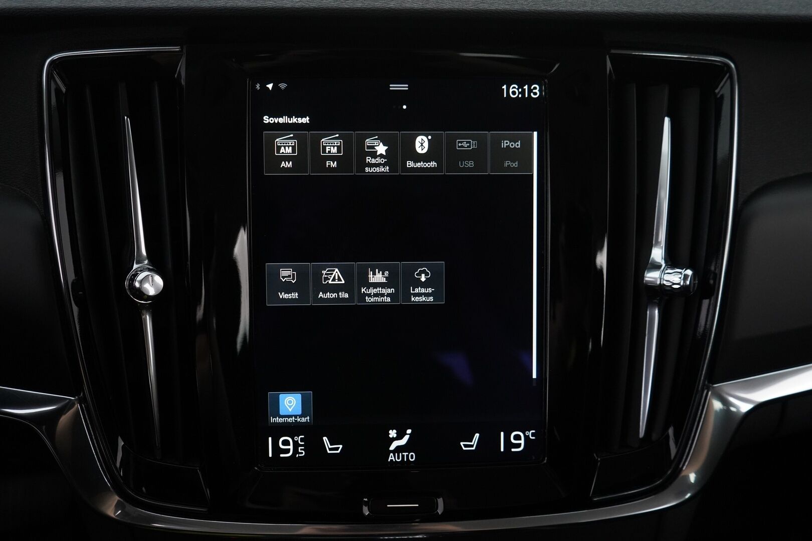 Volvo V90 2018 D3 AWD Momentum Aut. *ACC / Webasto / Vetokoukku / Osasähkö* - KATSO HINTA! / Kahdet todella hyvät renkaat alumiinivantein / Viimeisin huolto 215tkm