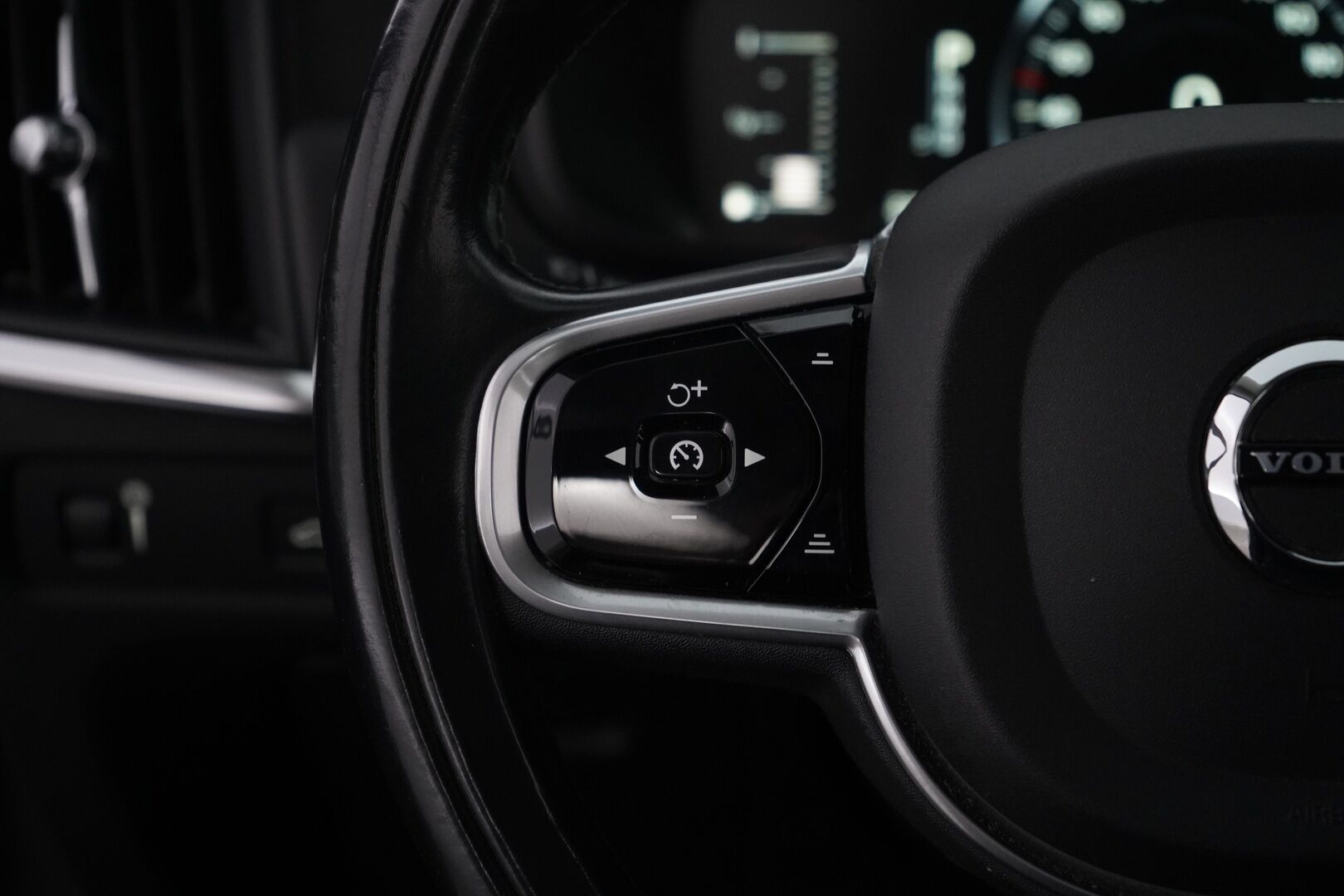 Volvo V90 2018 V90 Farmari (AC) 5ov 1969cm3 A *ACC / Weba / Koukku / Osasähkö* - Seuraava katsastus 30.11.2026 / Kahdet todella hyvät renkaat alumiinivantein / Viimeisin huolto 215tkm