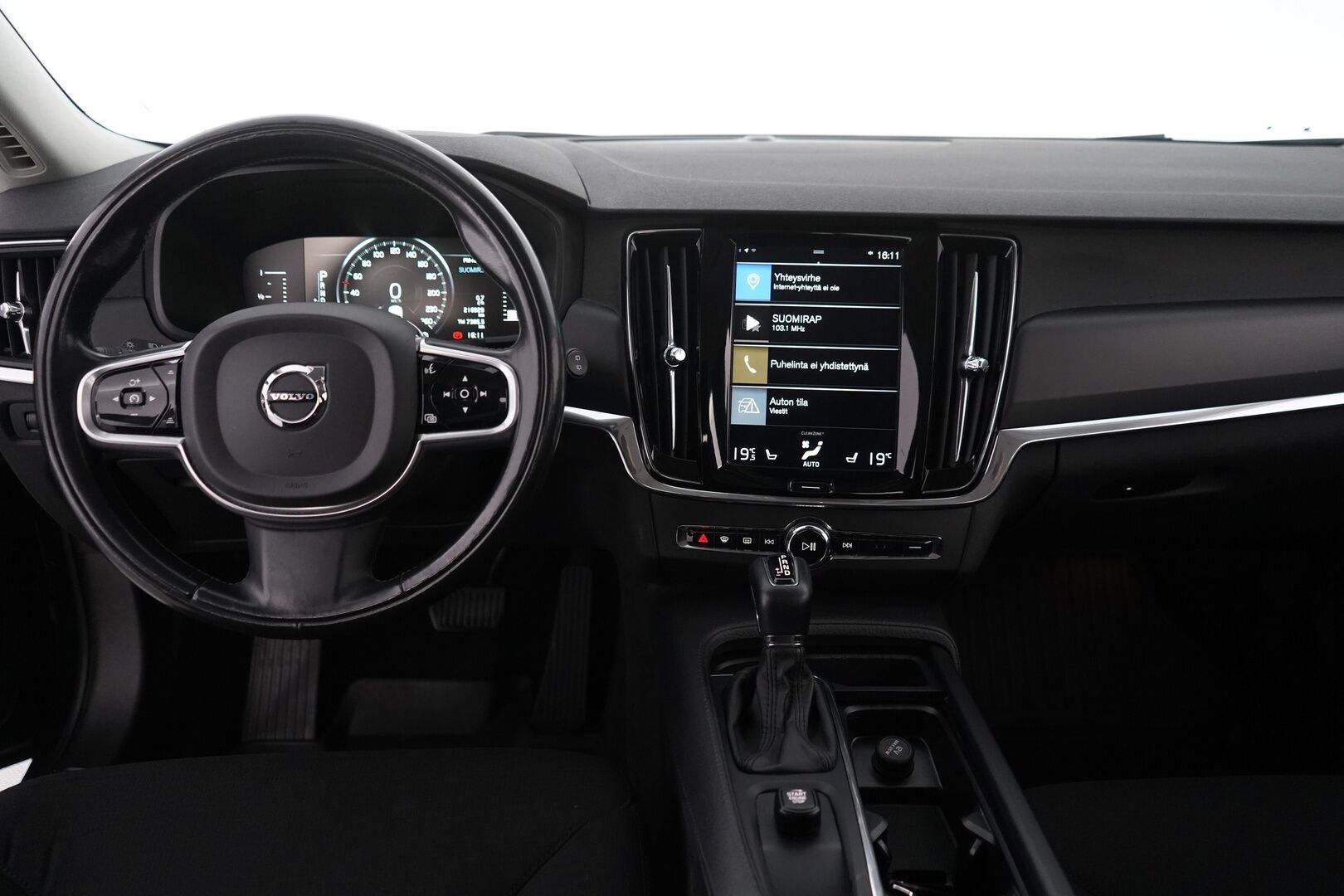 Volvo V90 2018 D3 AWD Momentum Aut. *ACC / Webasto / Vetokoukku / Osasähkö* - KATSO HINTA! / Kahdet todella hyvät renkaat alumiinivantein / Viimeisin huolto 215tkm