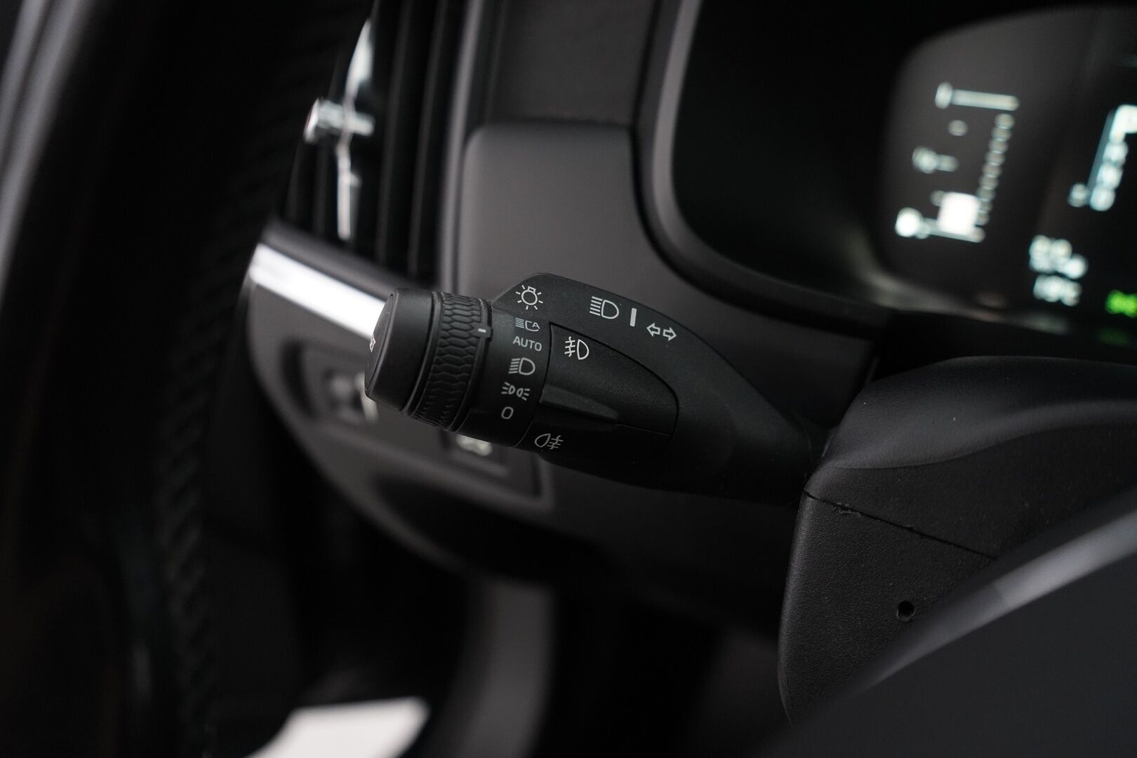 Volvo V90 2018 D3 AWD Momentum Aut. *ACC / Webasto / Vetokoukku / Osasähkö* - KATSO HINTA! / Kahdet todella hyvät renkaat alumiinivantein / Viimeisin huolto 215tkm