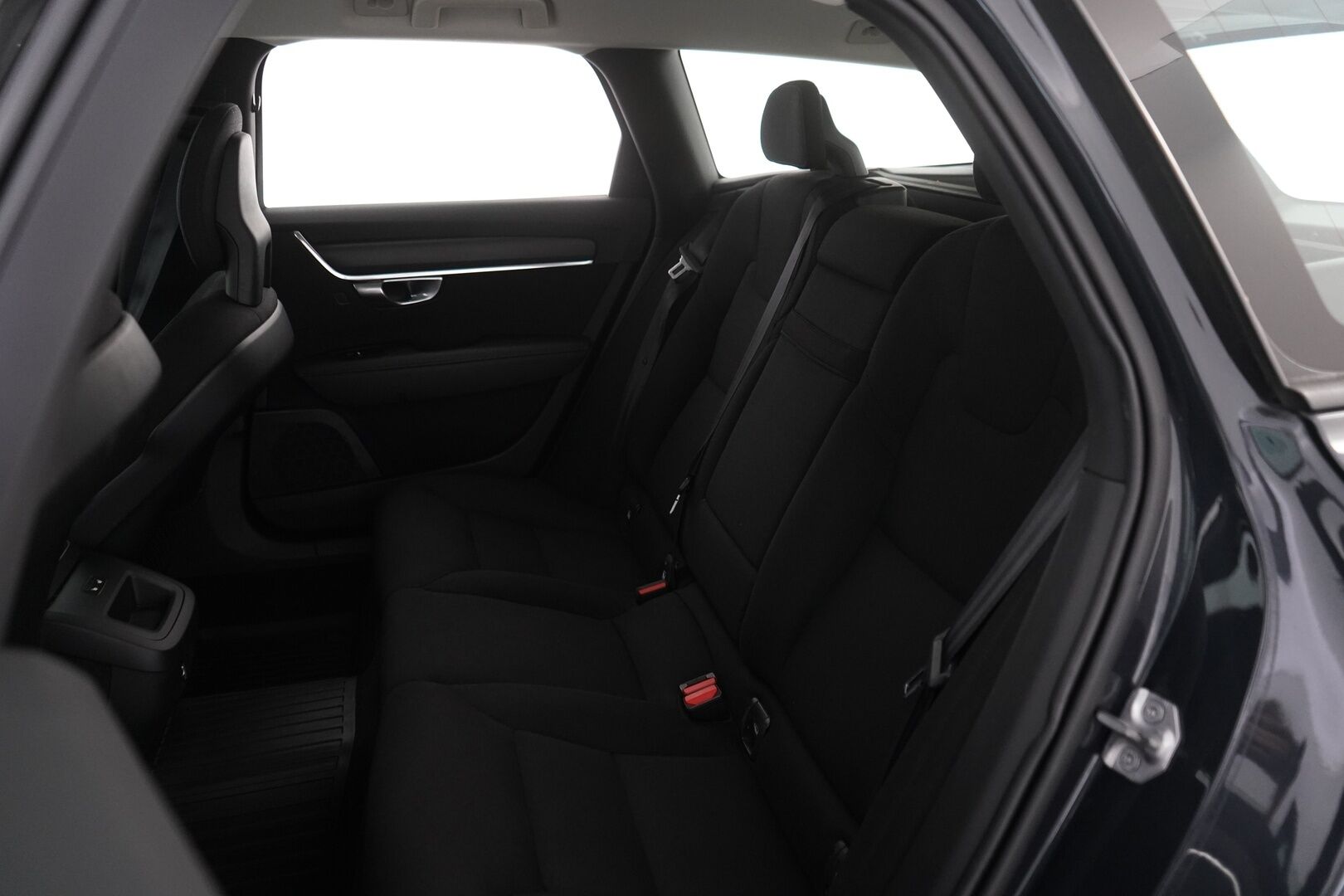 Volvo V90 2018 D3 AWD Momentum Aut. *ACC / Webasto / Vetokoukku / Osasähkö* - KATSO HINTA! / Kahdet todella hyvät renkaat alumiinivantein / Viimeisin huolto 215tkm