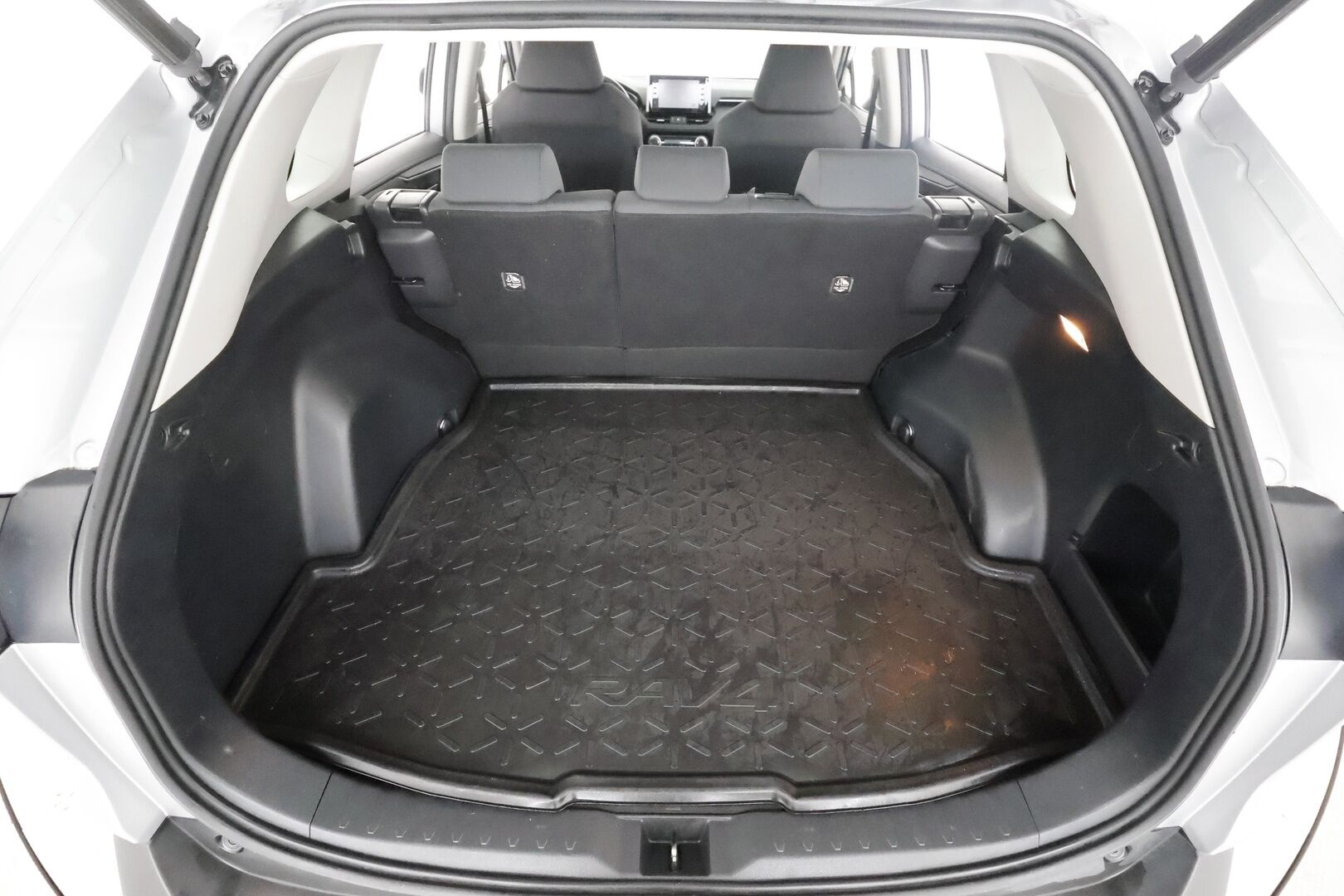 Toyota RAV4 2019 2,0 VVT-iE Active Multidrive S - | ACC | Koukku | LED | LTA | PCS | Navi | Keyless | P.kamera ja tutkat | Lohko+sisälämmitin | Lämm. ratti | Lämm. tuulilasi | 2x renkaat aluin | 