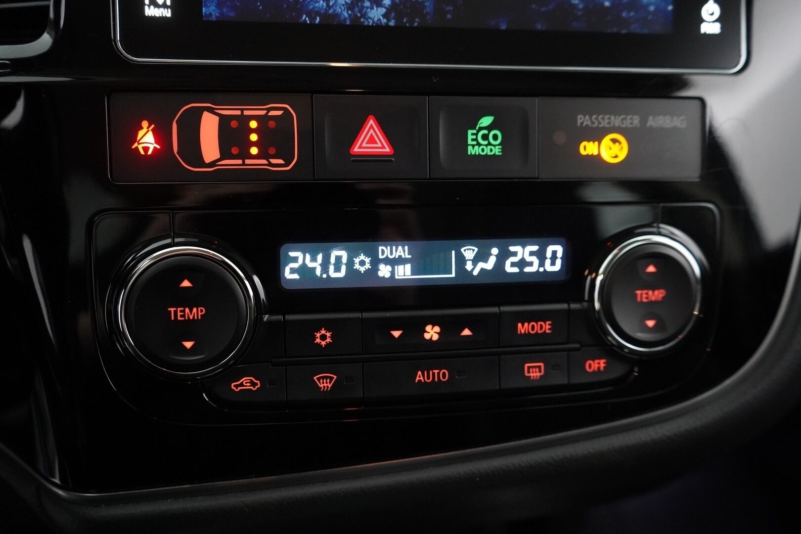 Mitsubishi OUTLANDER PHEV 2018 Intense Plus 4WD *ACC / Koukku / 360-Kamera / Nahka-alcantara* - Kahdet Vanteet / Akku kuntotarkistettu / 2x laturit