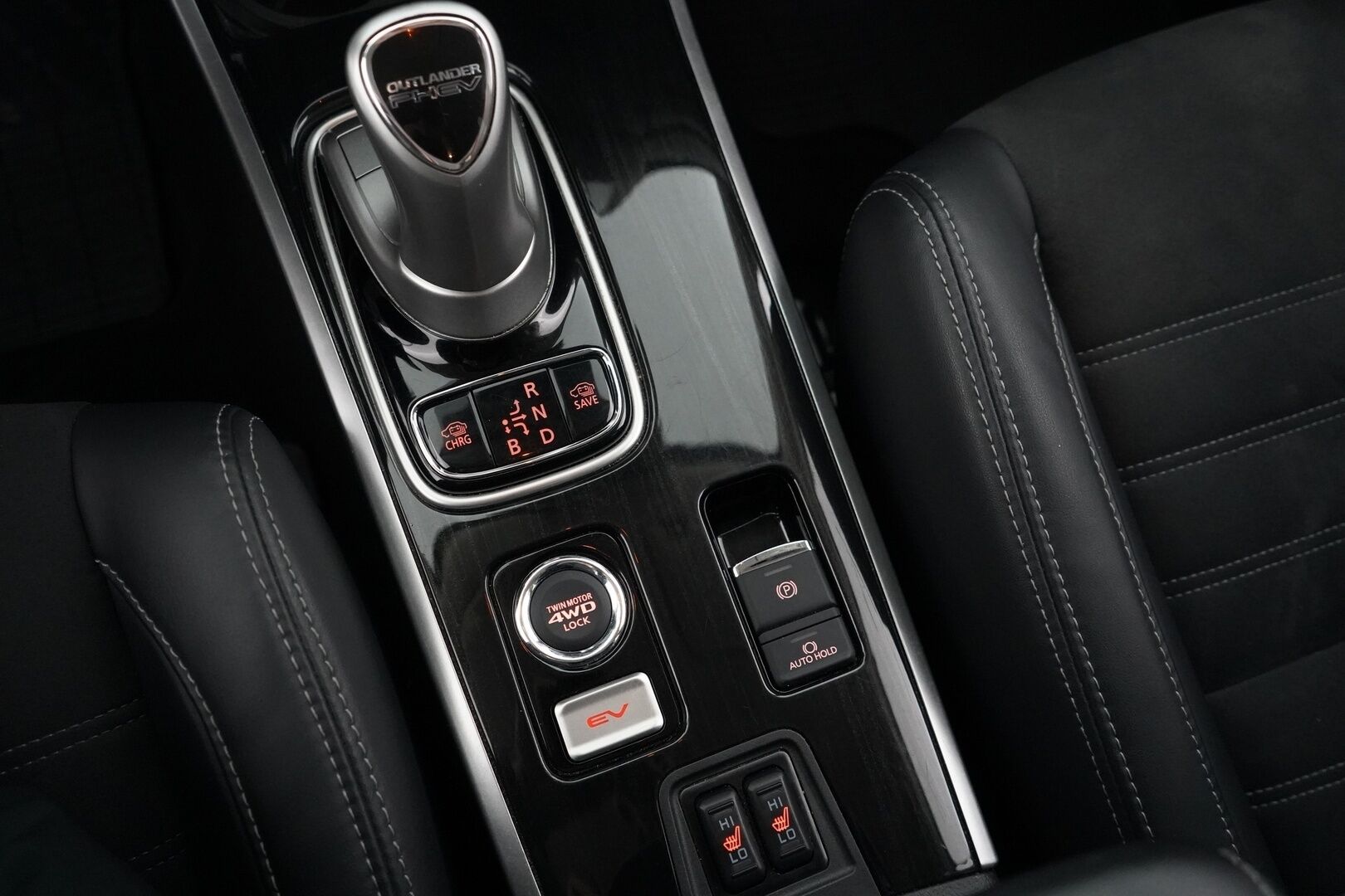 Mitsubishi OUTLANDER PHEV 2018 Intense Plus 4WD *ACC / Koukku / 360-Kamera / Nahka-alcantara* - Kahdet Vanteet / Akku kuntotarkistettu / 2x laturit