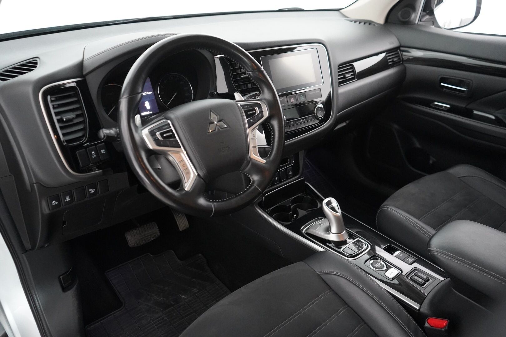 Mitsubishi OUTLANDER PHEV 2018 Intense Plus 4WD *ACC / Koukku / 360-Kamera / Nahka-alcantara* - Kahdet Vanteet / Akku kuntotarkistettu / 2x laturit