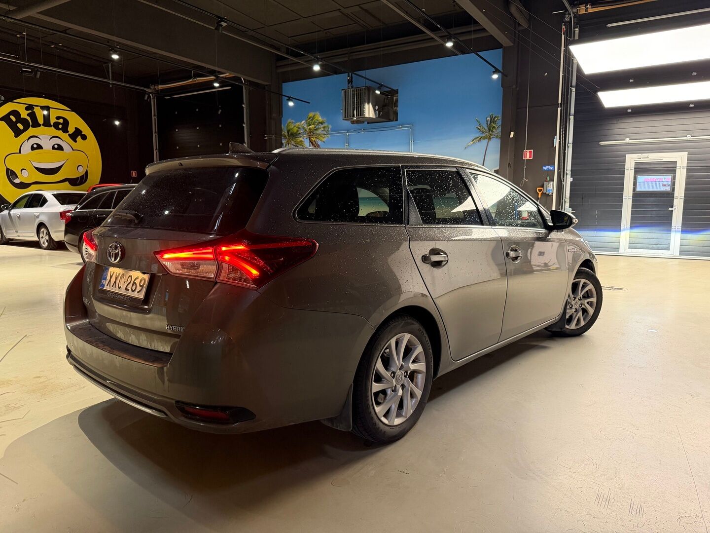 Toyota Auris 2019 Touring Sports 1,8 Hybrid Active Edition - Suomiauto | Peruutuskamera | Vakkari | Lohko&Sisä. | LED | Navi | 2x renkaat vanteilla | Juuri saapunut Tampereelle!