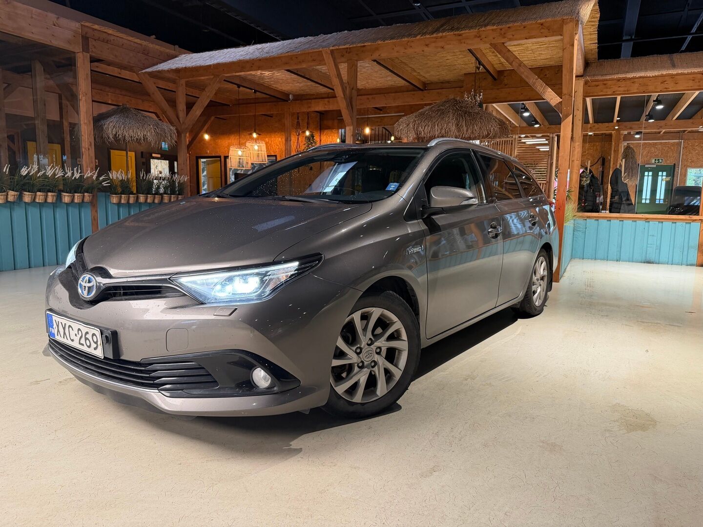 Toyota Auris 2019 Touring Sports 1,8 Hybrid Active Edition - Suomiauto | Peruutuskamera | Vakkari | Lohko&Sisä. | LED | Navi | 2x renkaat vanteilla | Juuri saapunut Tampereelle!
