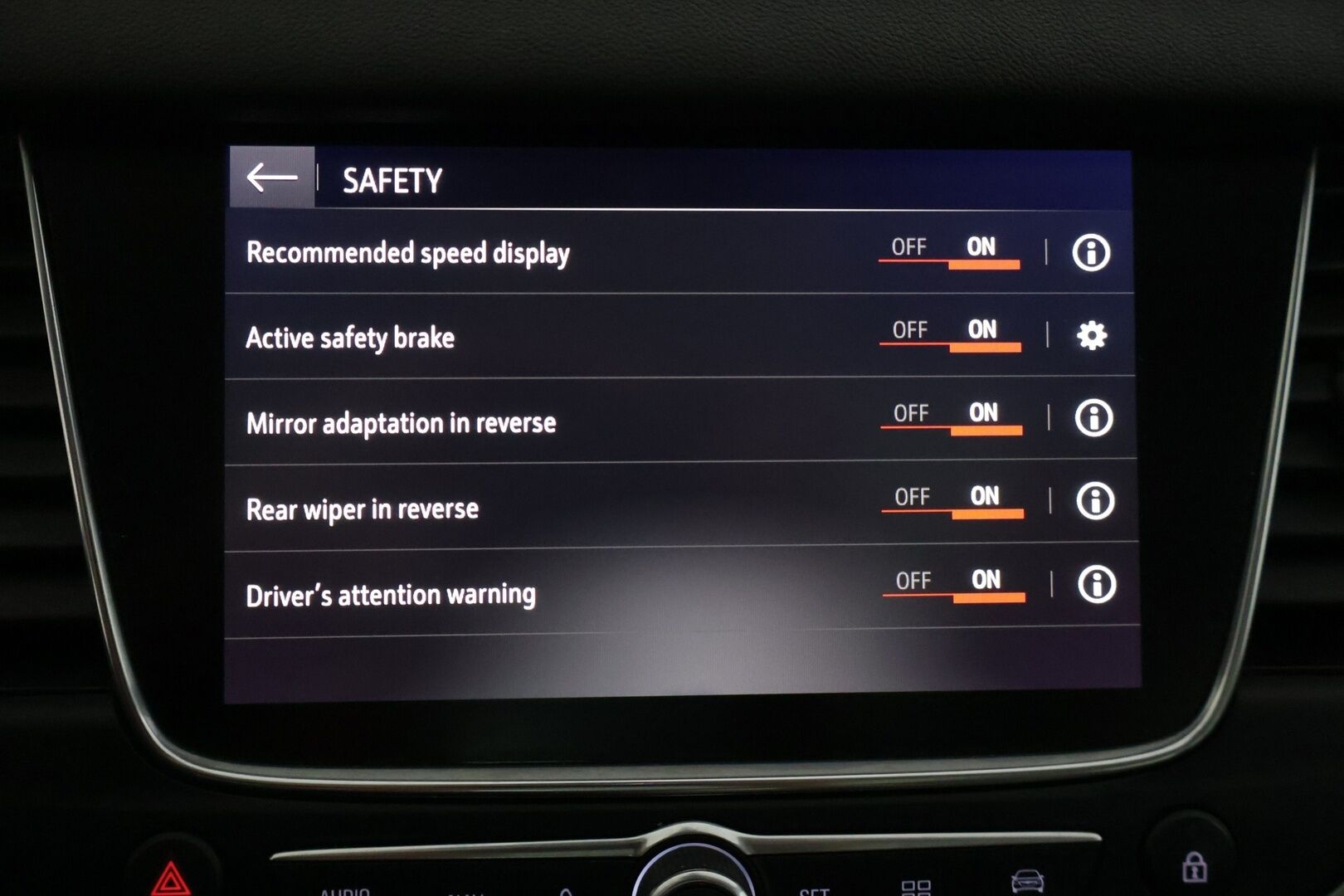 Opel Grandland X 2019 Innovation Plus 130 Turbo A - | Suomi-Auto | Vetokoukku | Etu- ja taka kamera | Kuolleenkulmanvaroitin | Lasikatto | Keyless | Lämmitettävä ohjauspyörä | Takapenkkien lämmitys  Navi | 
