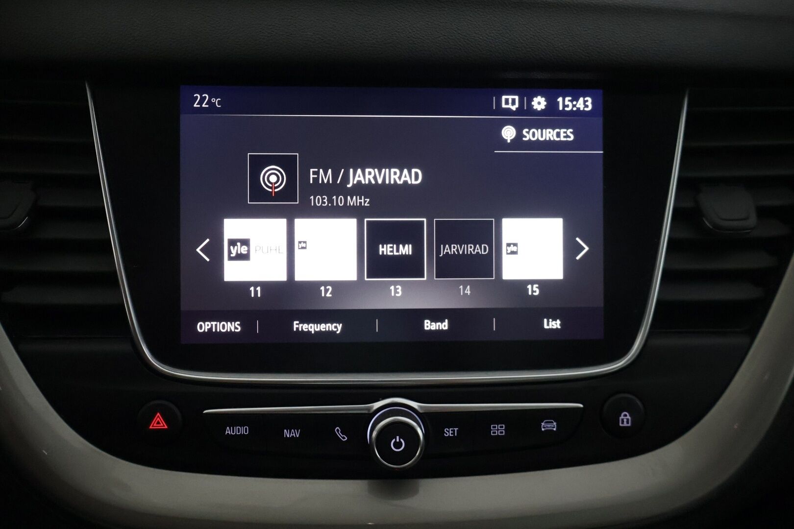 Opel Grandland X 2019 Innovation Plus 130 Turbo A - | Suomi-Auto | Vetokoukku | Etu- ja taka kamera | Kuolleenkulmanvaroitin | Lasikatto | Keyless | Lämmitettävä ohjauspyörä | Takapenkkien lämmitys  Navi | 