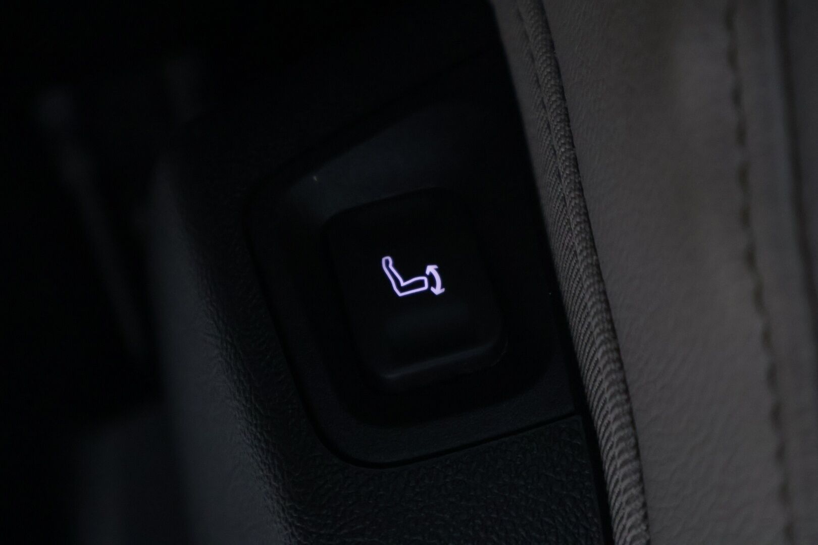 Opel Grandland X 2019 Innovation Plus 130 Turbo A - | Suomi-Auto | Vetokoukku | Etu- ja taka kamera | Kuolleenkulmanvaroitin | Lasikatto | Keyless | Lämmitettävä ohjauspyörä | Takapenkkien lämmitys  Navi | 