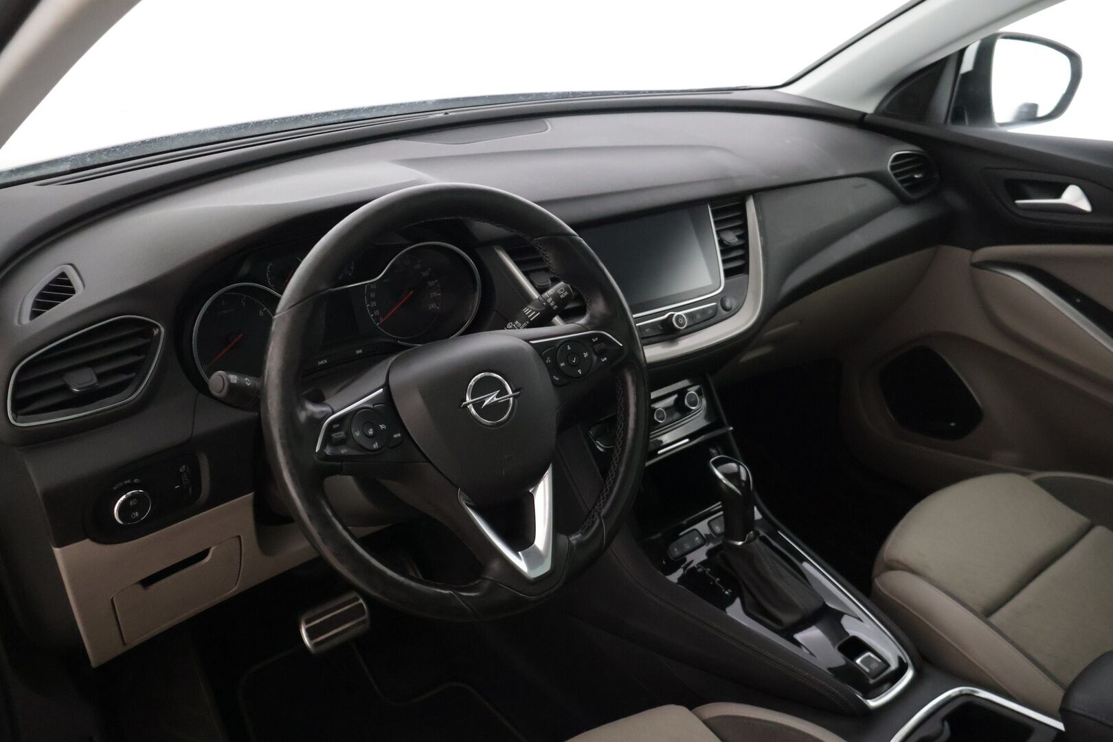 Opel Grandland X 2019 Innovation Plus 130 Turbo A - | Suomi-Auto | Vetokoukku | Etu- ja taka kamera | Kuolleenkulmanvaroitin | Lasikatto | Keyless | Lämmitettävä ohjauspyörä | Takapenkkien lämmitys  Navi | 
