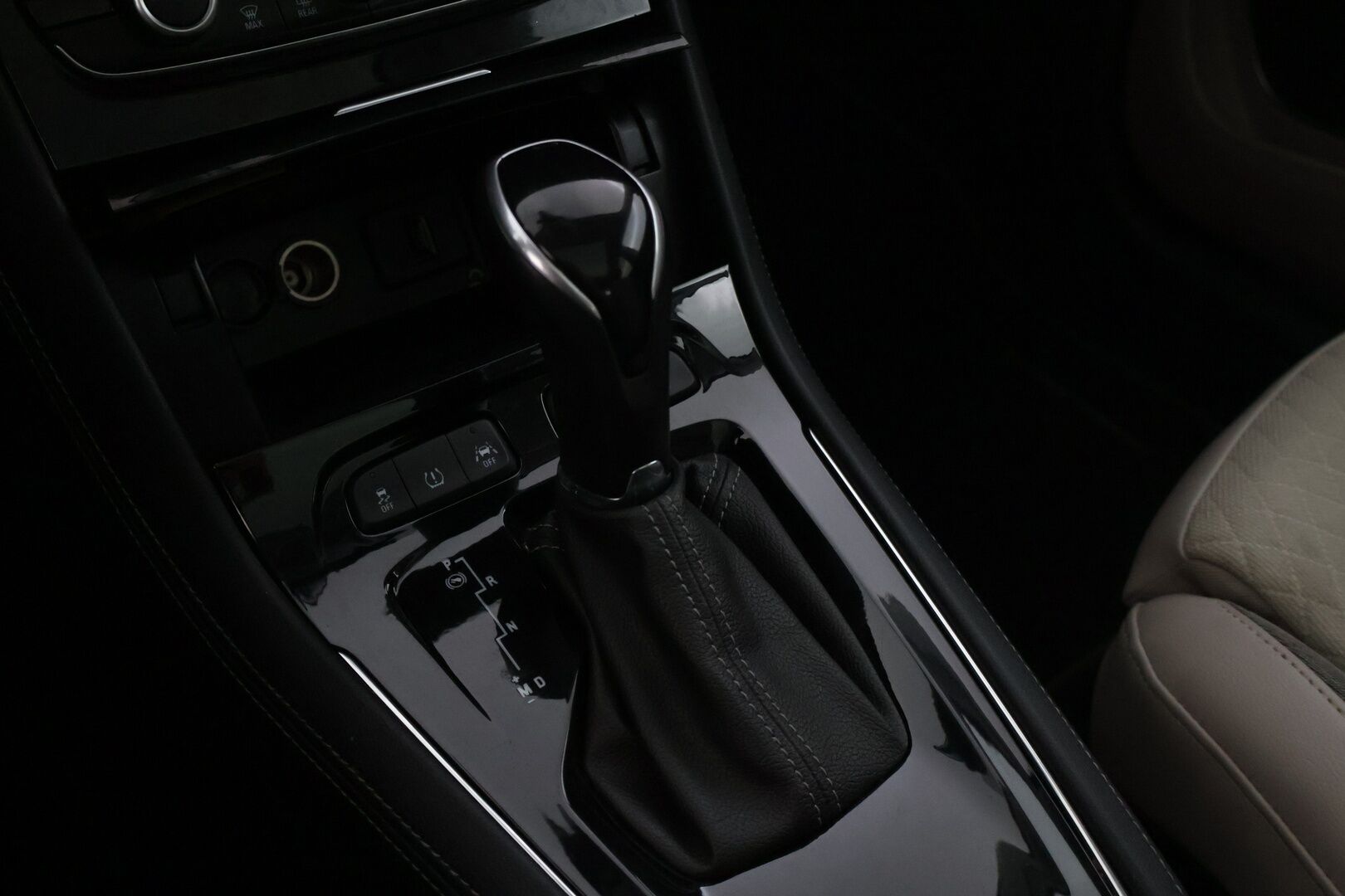Opel Grandland X 2019 Innovation Plus 130 Turbo A - | Suomi-Auto | Vetokoukku | Etu- ja taka kamera | Kuolleenkulmanvaroitin | Lasikatto | Keyless | Lämmitettävä ohjauspyörä | Takapenkkien lämmitys  Navi | 
