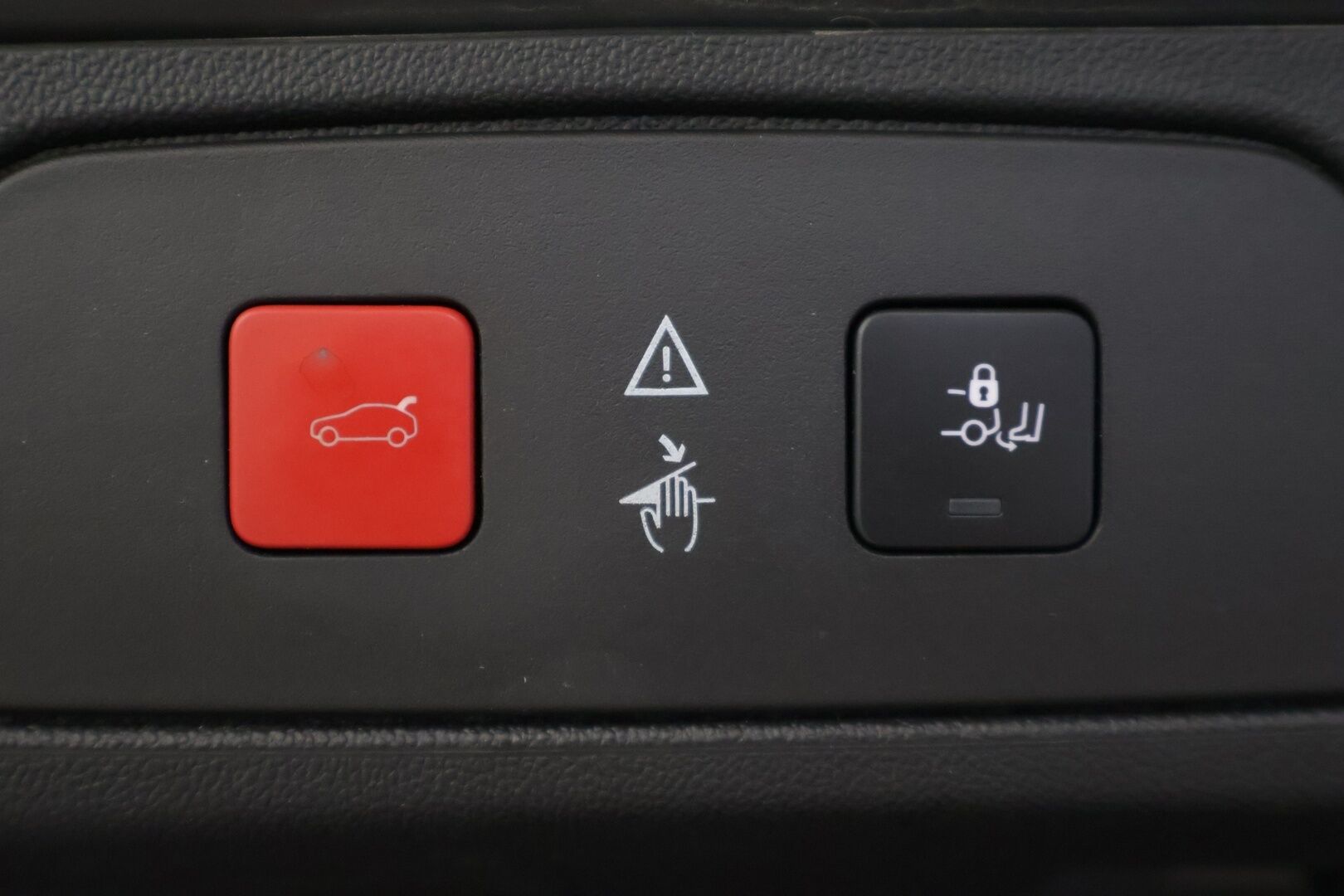 Opel Grandland X 2019 Innovation Plus 130 Turbo A - | Suomi-Auto | Vetokoukku | Etu- ja taka kamera | Kuolleenkulmanvaroitin | Lasikatto | Keyless | Lämmitettävä ohjauspyörä | Takapenkkien lämmitys  Navi | 