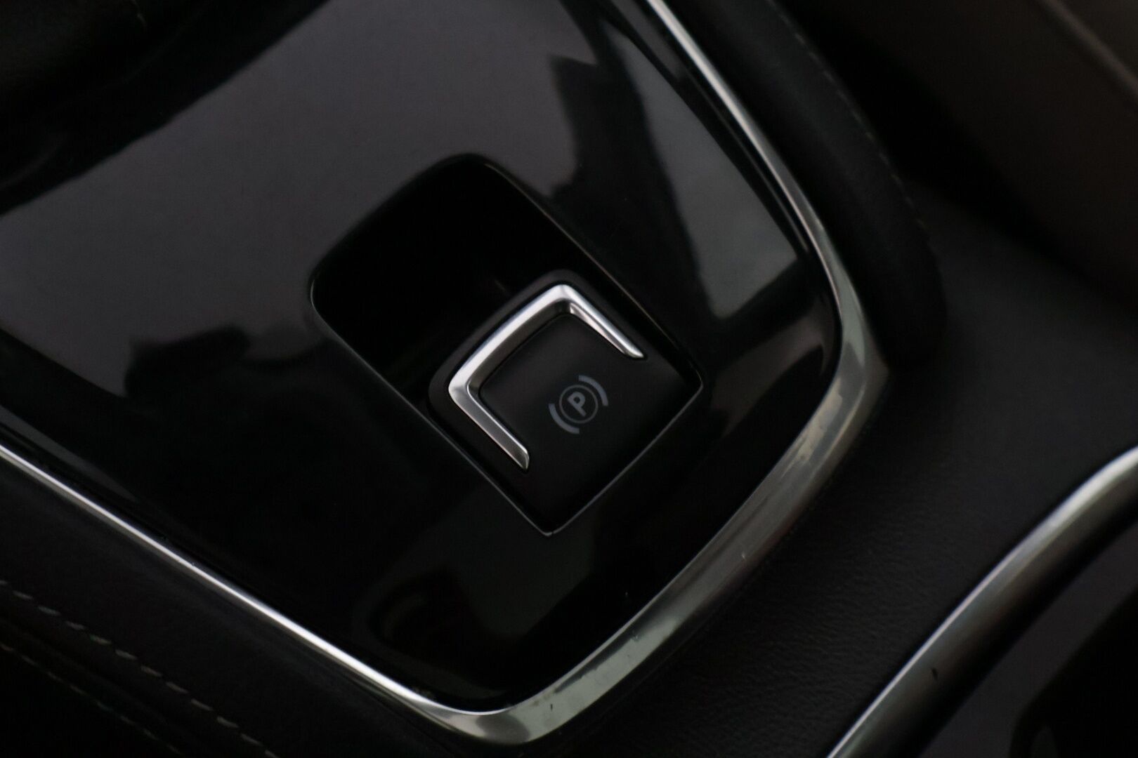 Opel Grandland X 2019 Innovation Plus 130 Turbo A - | Suomi-Auto | Vetokoukku | Etu- ja taka kamera | Kuolleenkulmanvaroitin | Lasikatto | Keyless | Lämmitettävä ohjauspyörä | Takapenkkien lämmitys  Navi | 