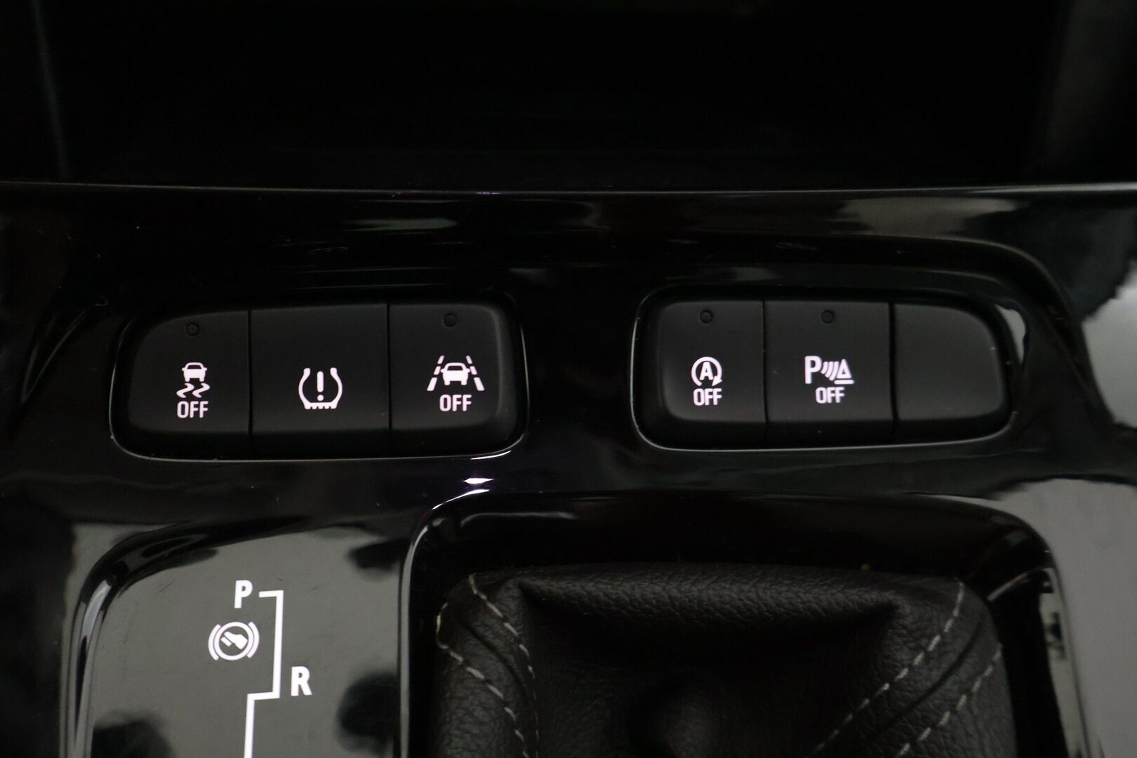 Opel Grandland X 2019 Innovation Plus 130 Turbo A - | Suomi-Auto | Vetokoukku | Etu- ja taka kamera | Kuolleenkulmanvaroitin | Lasikatto | Keyless | Lämmitettävä ohjauspyörä | Takapenkkien lämmitys  Navi | 