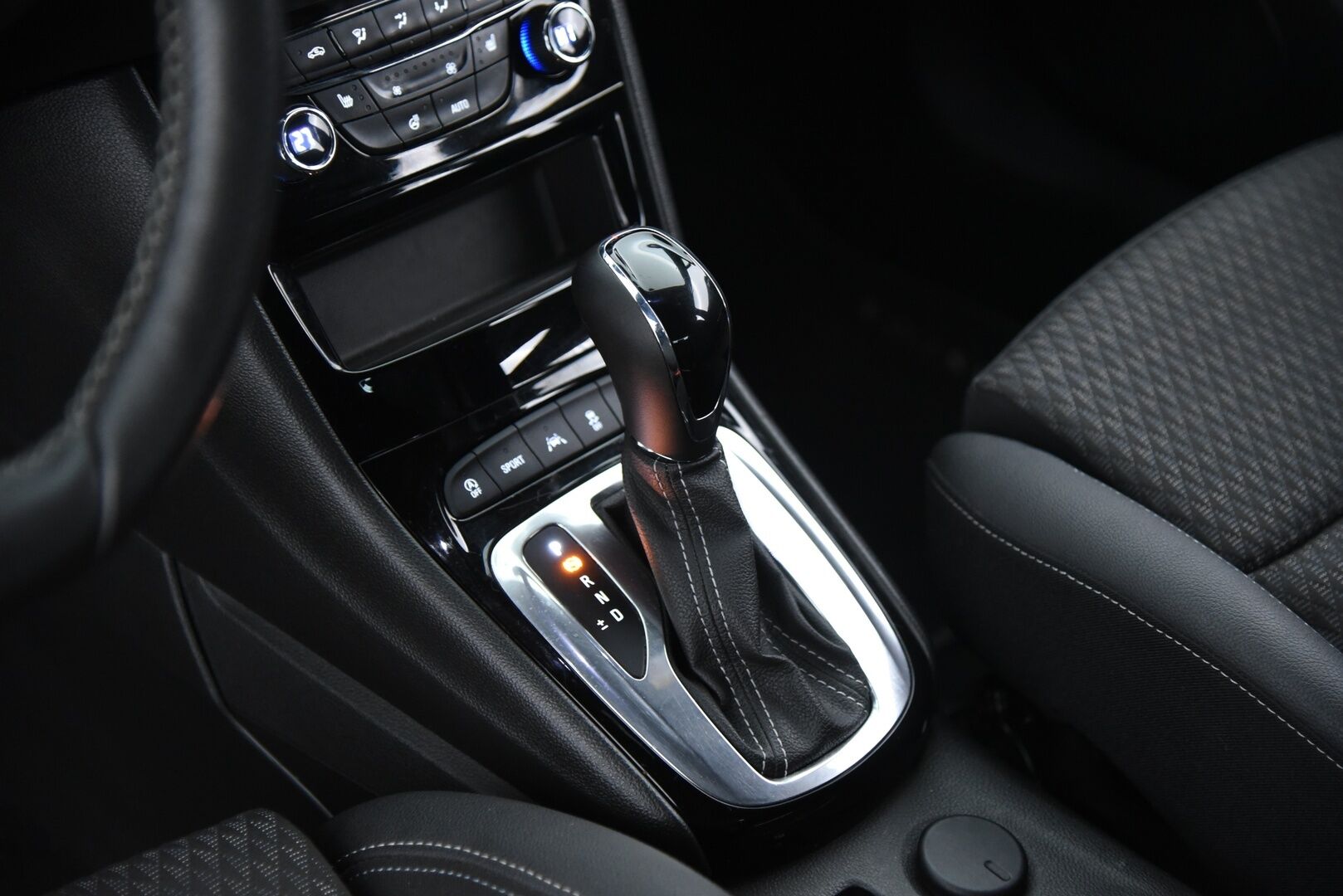 Opel Astra 2019 Sports Tourer Matrix Edition 1,6 Turbo 147kW / Suomi-Auto / Lämpöratti / Vakkari / Matrix-LED / P-Kamera / Lohkolämmitin / NAVI - Runsaasti varusteltu yksilö ! - Osta nyt, maksa vasta ensi vuonna