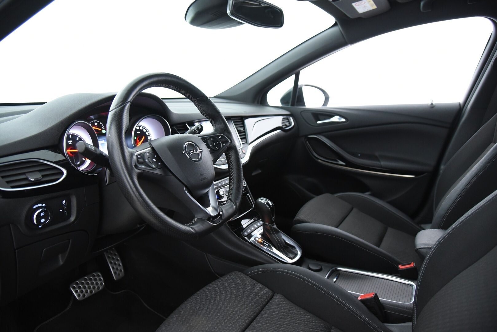 Opel Astra 2019 Sports Tourer Matrix Edition 1,6 Turbo 147kW / Suomi-Auto / Lämpöratti / Vakkari / Matrix-LED / P-Kamera / Lohkolämmitin / NAVI - Runsaasti varusteltu yksilö ! - Osta nyt, maksa vasta ensi vuonna