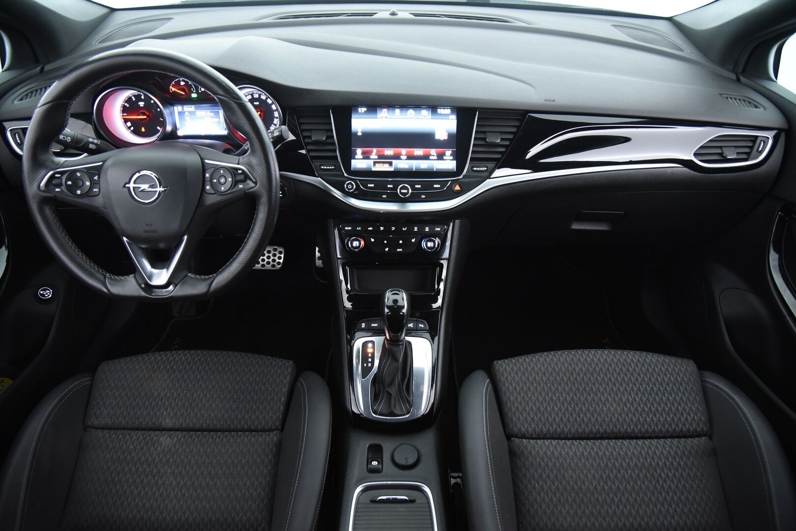 Opel Astra 2019 Sports Tourer Matrix Edition 1,6 Turbo 147kW / Suomi-Auto / Lämpöratti / Vakkari / Matrix-LED / P-Kamera / Lohkolämmitin / NAVI - Runsaasti varusteltu yksilö ! - Osta nyt, maksa vasta ensi vuonna