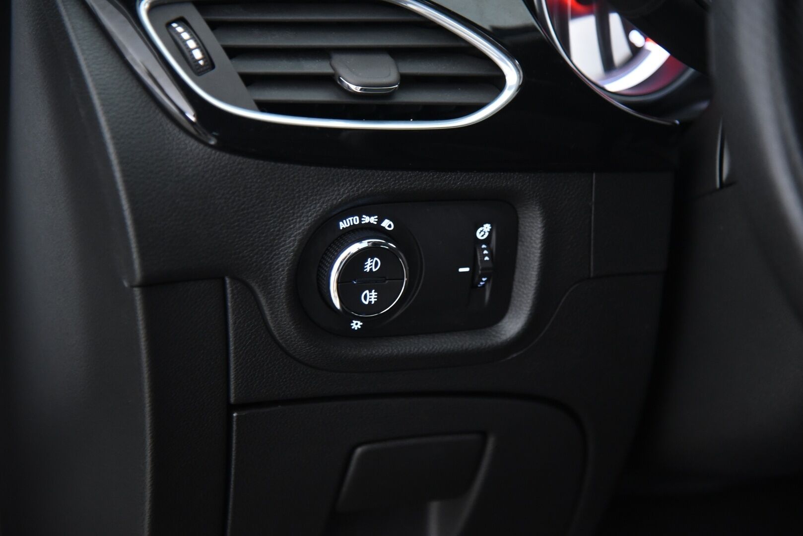 Opel Astra 2019 Sports Tourer Matrix Edition 1,6 Turbo 147kW / Suomi-Auto / Lämpöratti / Vakkari / Matrix-LED / P-Kamera / Lohkolämmitin / NAVI - Runsaasti varusteltu yksilö ! - Osta nyt, maksa vasta ensi vuonna