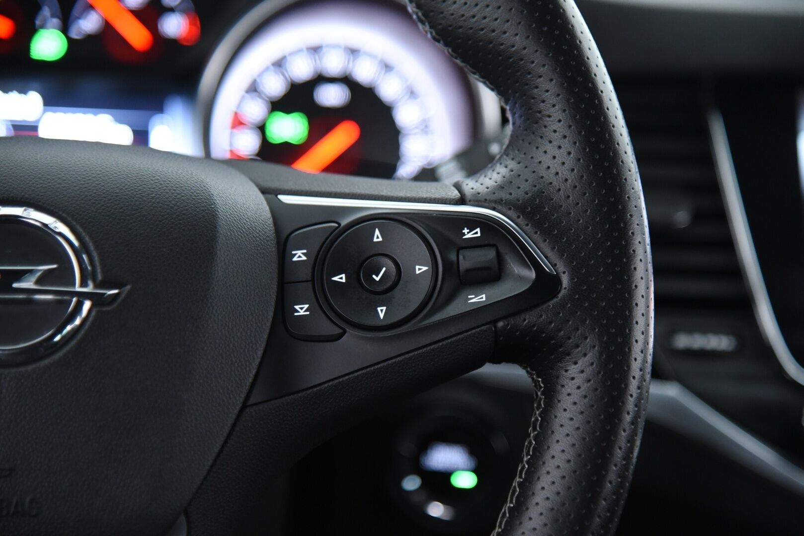 Opel Astra 2019 Sports Tourer Matrix Edition 1,6 Turbo 147kW / Suomi-Auto / Lämpöratti / Vakkari / Matrix-LED / P-Kamera / Lohkolämmitin / NAVI - Runsaasti varusteltu yksilö ! - Osta nyt, maksa vasta ensi vuonna