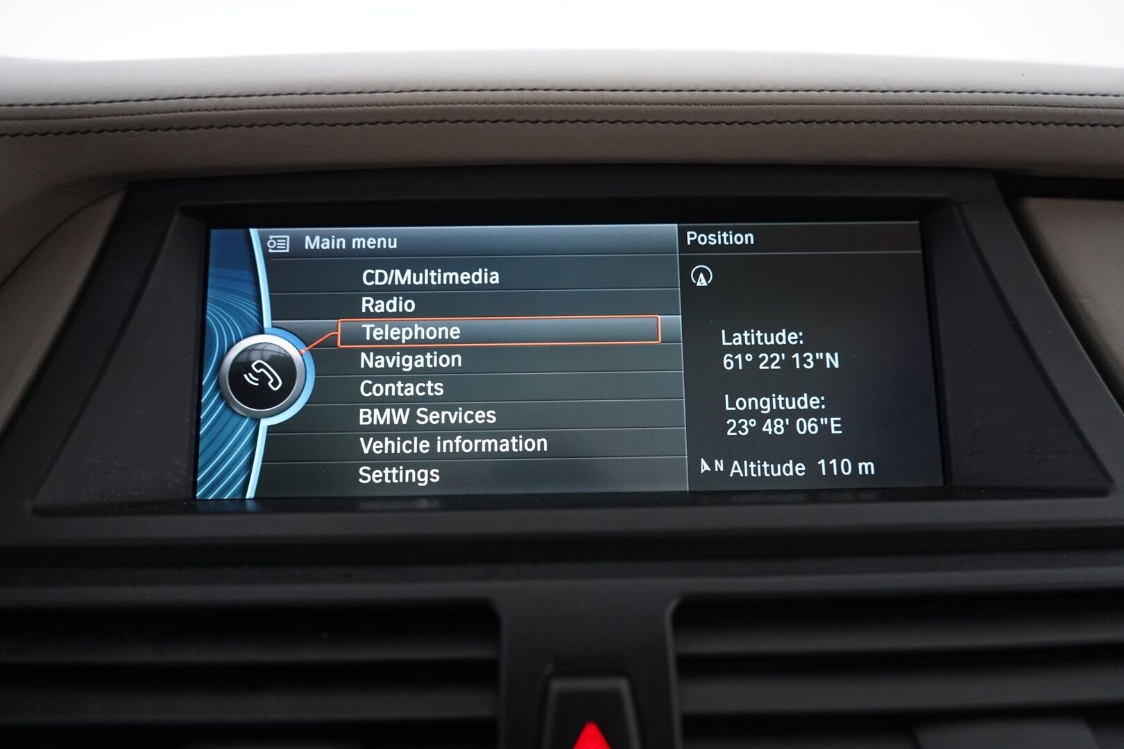 BMW X5 2010 A E70 SAV - Panorama-lasikatto | Vetokoukku | Muistipenkit | Hifit | Peruutuskamera | Kahdet renkaat vanteineen