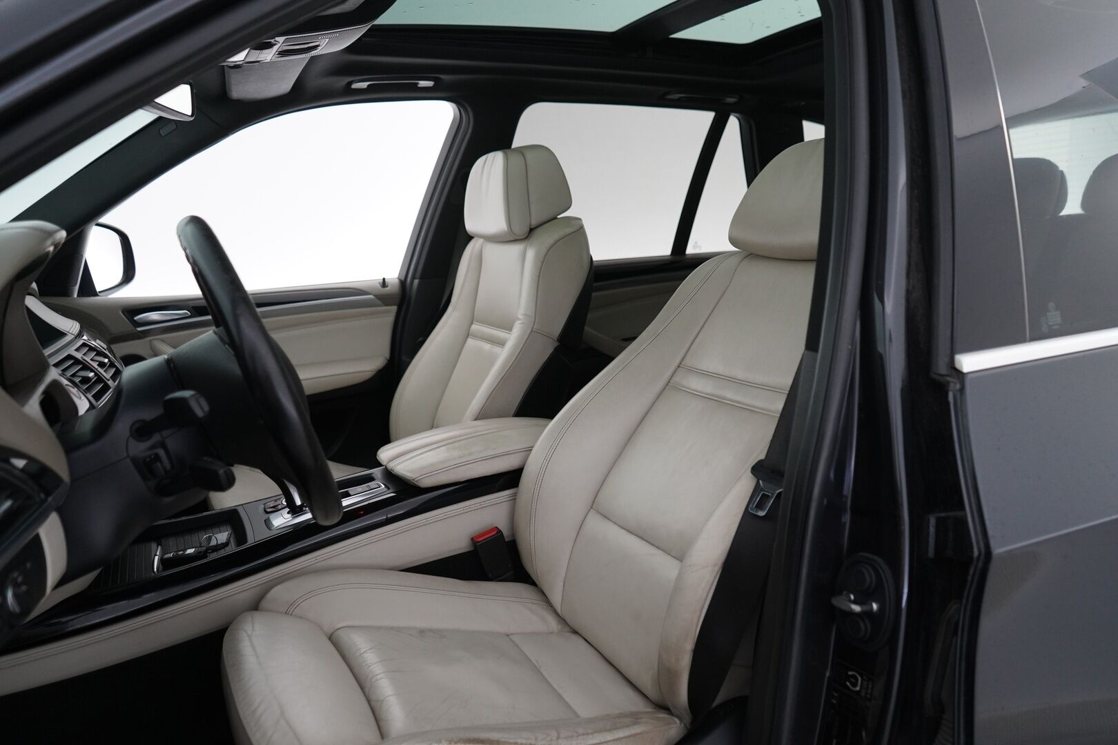 BMW X5 2010 A E70 SAV - Panorama-lasikatto | Vetokoukku | Muistipenkit | Hifit | Peruutuskamera | Kahdet renkaat vanteineen