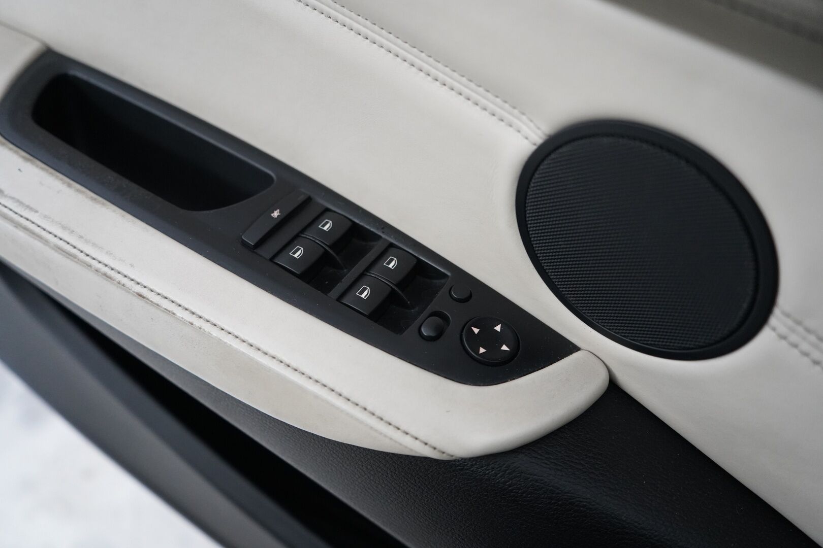 BMW X5 2010 A E70 SAV - Panorama-lasikatto | Vetokoukku | Muistipenkit | Hifit | Peruutuskamera | Kahdet renkaat vanteineen