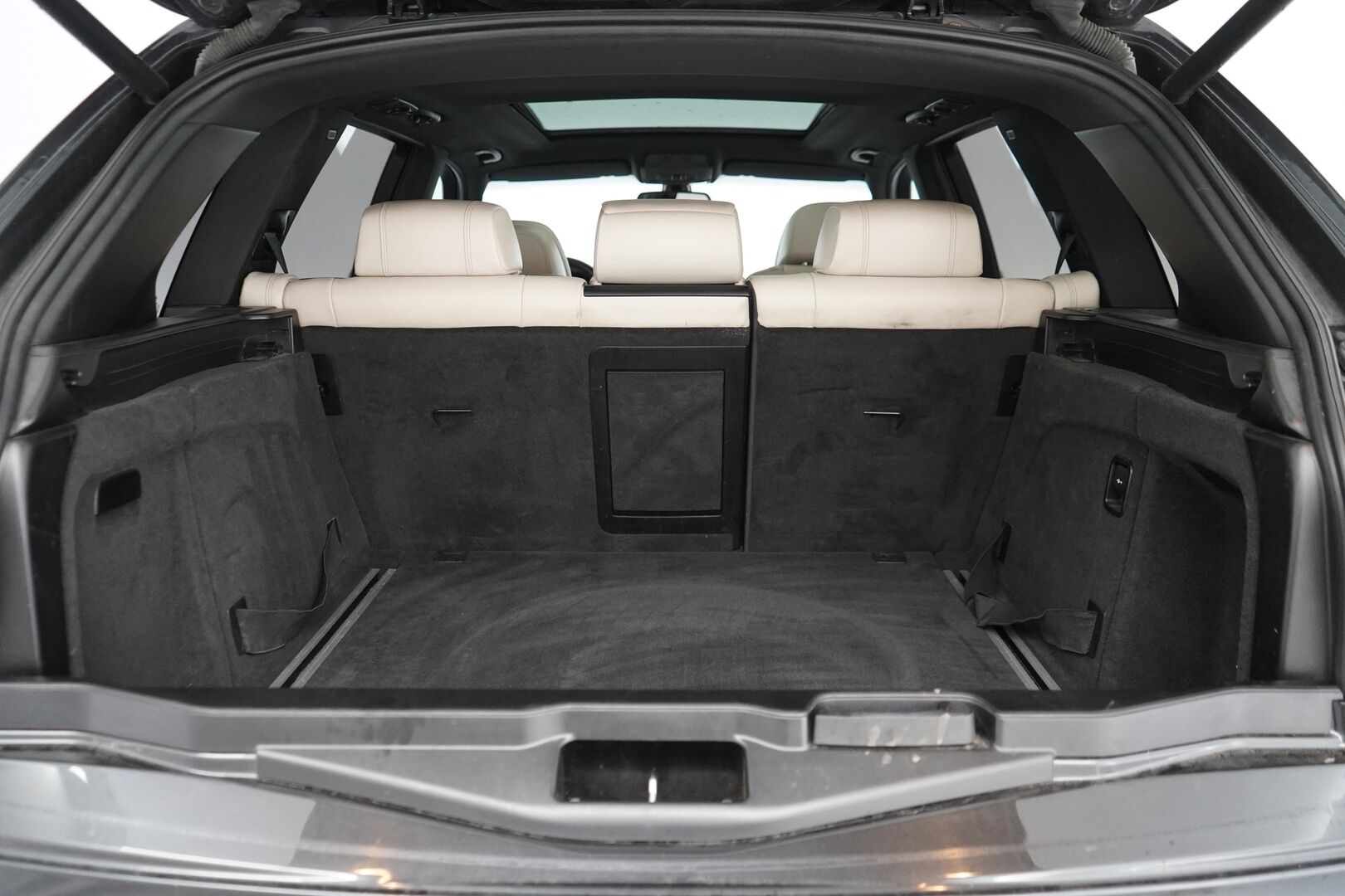 BMW X5 2010 A E70 SAV - Panorama-lasikatto | Vetokoukku | Muistipenkit | Hifit | Peruutuskamera | Kahdet renkaat vanteineen