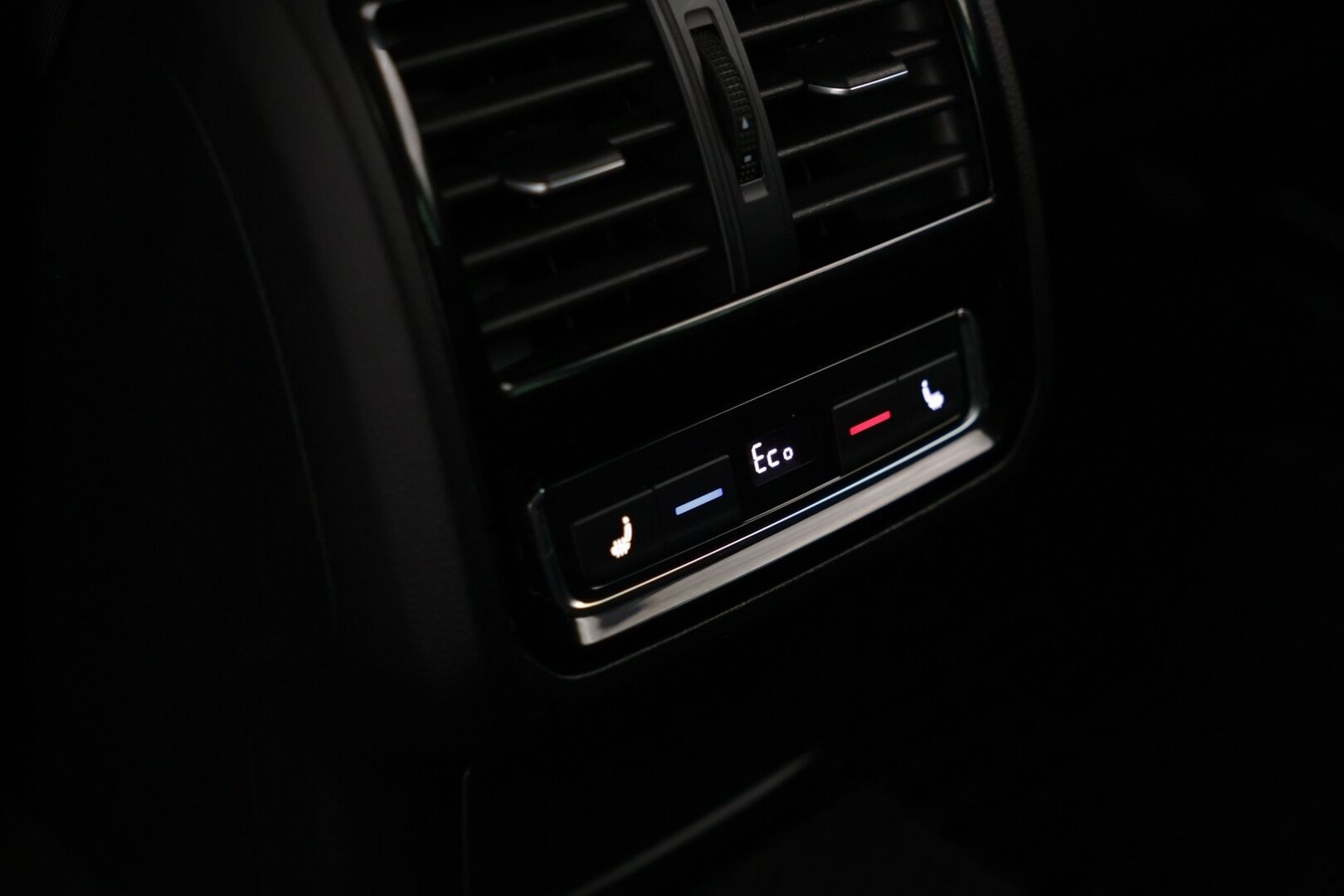Volkswagen Passat 2021 PASSAT Farmari (AC) 5ov 1395cm3 A - Adaptiivinen vakionopeudensäädin | Peruutuskamera | LED | Vetokoukku | Sähkökontti |