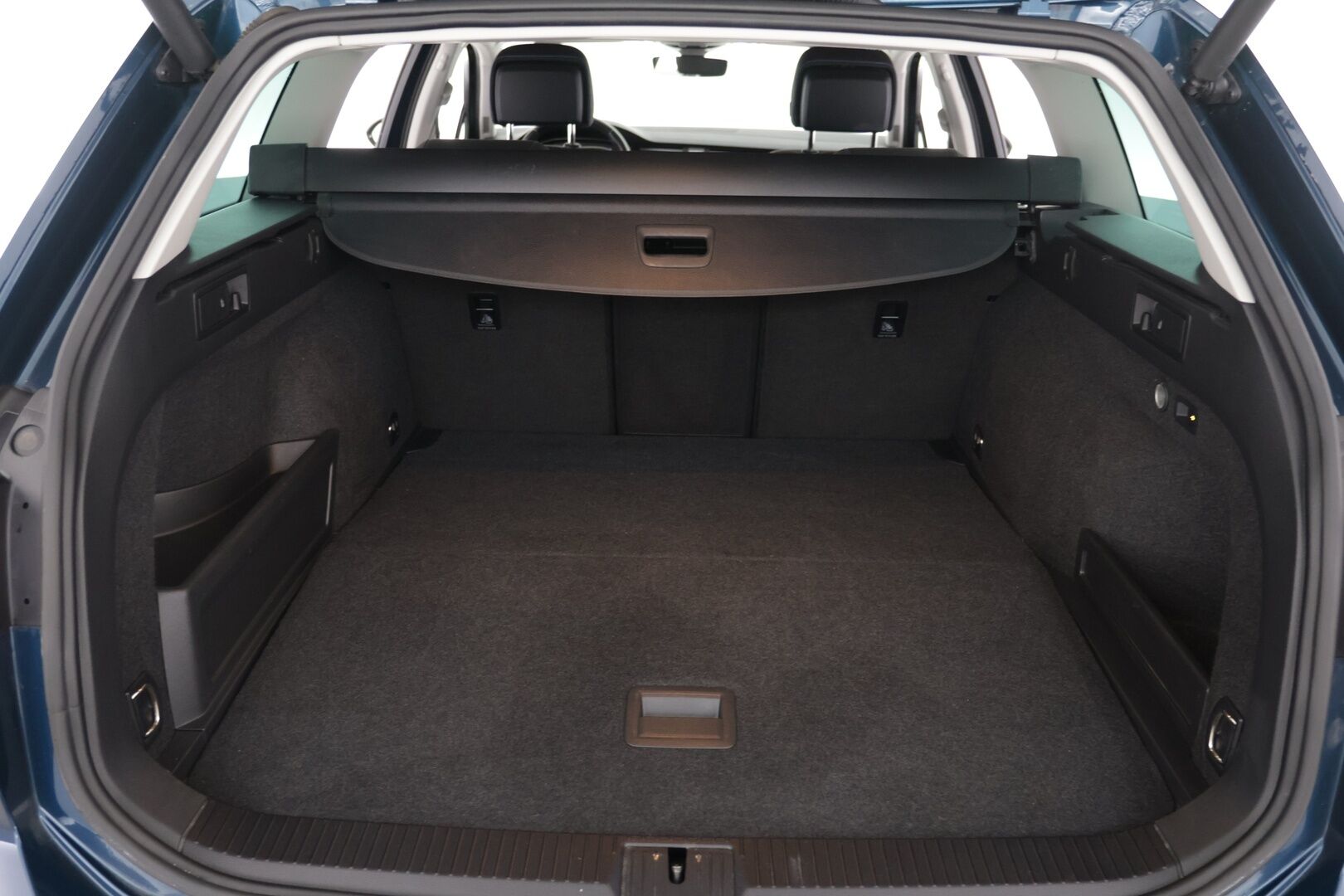 Volkswagen Passat 2021 PASSAT Farmari (AC) 5ov 1395cm3 A - Adaptiivinen vakionopeudensäädin | Peruutuskamera | LED | Vetokoukku | Sähkökontti |