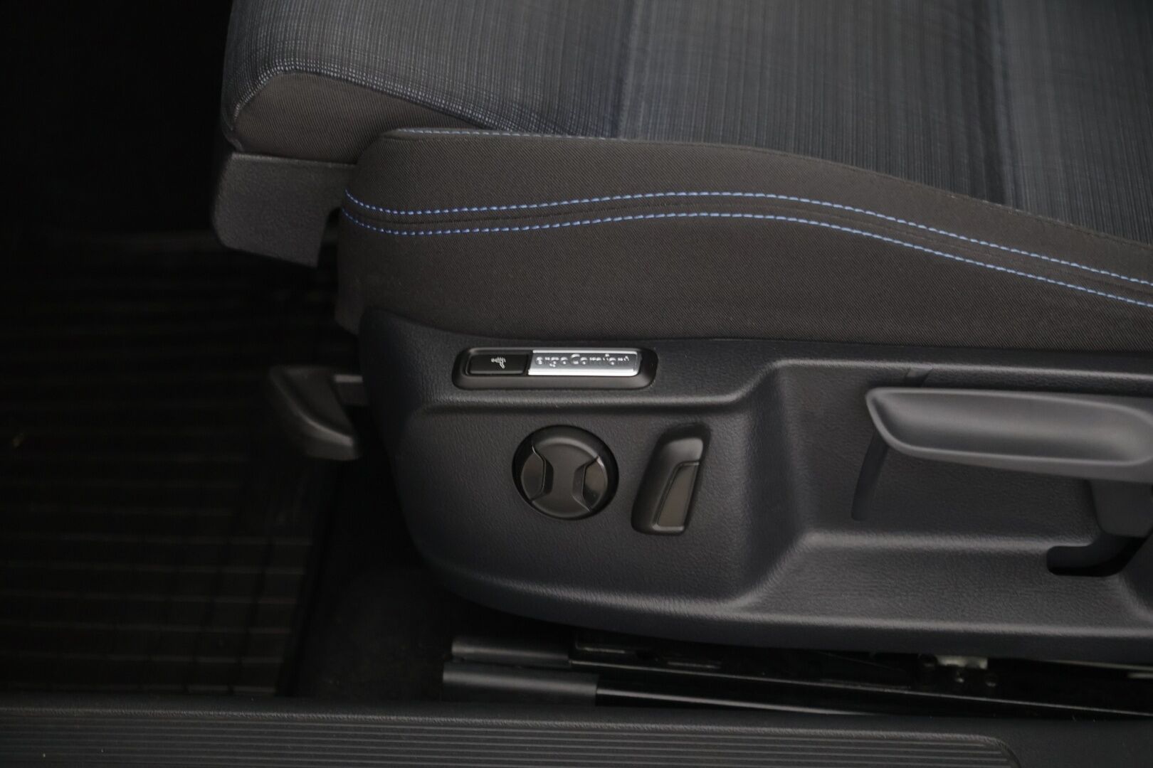 Volkswagen Passat 2021 PASSAT Farmari (AC) 5ov 1395cm3 A - Adaptiivinen vakionopeudensäädin | Peruutuskamera | LED | Vetokoukku | Sähkökontti |