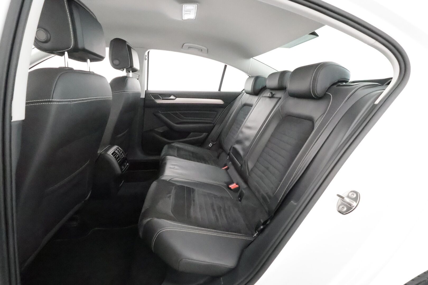 Volkswagen Passat 2020 Sedan R-Line 1,5 TSI EVO 110 kW DSG-autm. **Webasto / Matrix LED / Adapt.vakkari / P.kamera / Koukku / Keyless** - 1-om. Suomi auto
