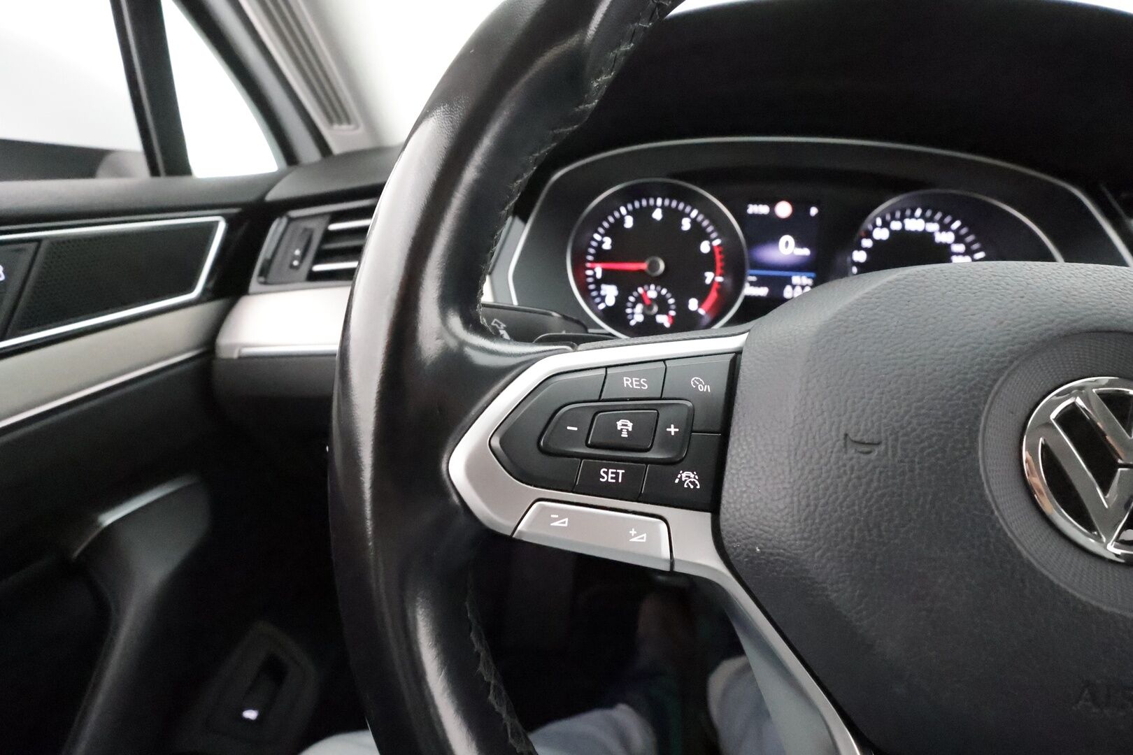 Volkswagen Passat 2020 Sedan R-Line 1,5 TSI EVO 110 kW DSG-autm. **Webasto / Matrix LED / Adapt.vakkari / P.kamera / Koukku / Keyless** - 1-om. Suomi auto
