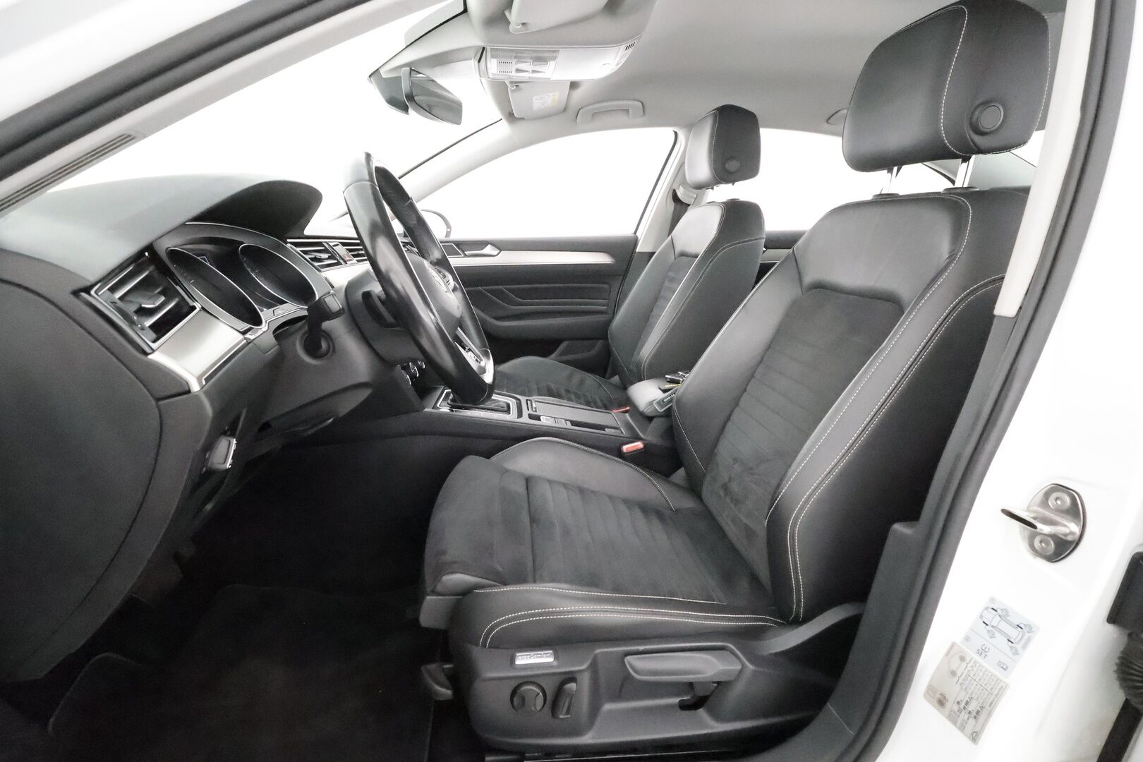Volkswagen Passat 2020 Sedan R-Line 1,5 TSI EVO 110 kW DSG-autm. **Webasto / Matrix LED / Adapt.vakkari / P.kamera / Koukku / Keyless** - 1-om. Suomi auto