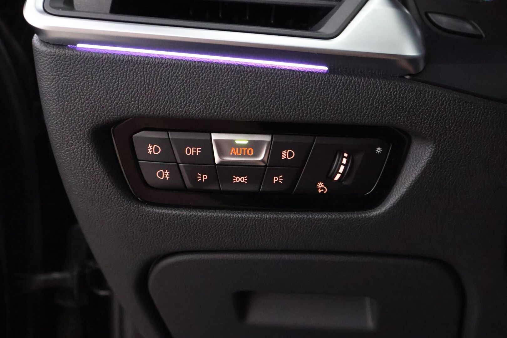 BMW 320 2020 G21 A xDrive Business Sport MHEV / Suomi-auto / Webasto / Adapt.Vakkari / Adapt.LED / HiFi - Puolinahka Sporttipenkit  / Sähköluukku / Digimittaristo / 2x Hyvät renkaat aluvantein!